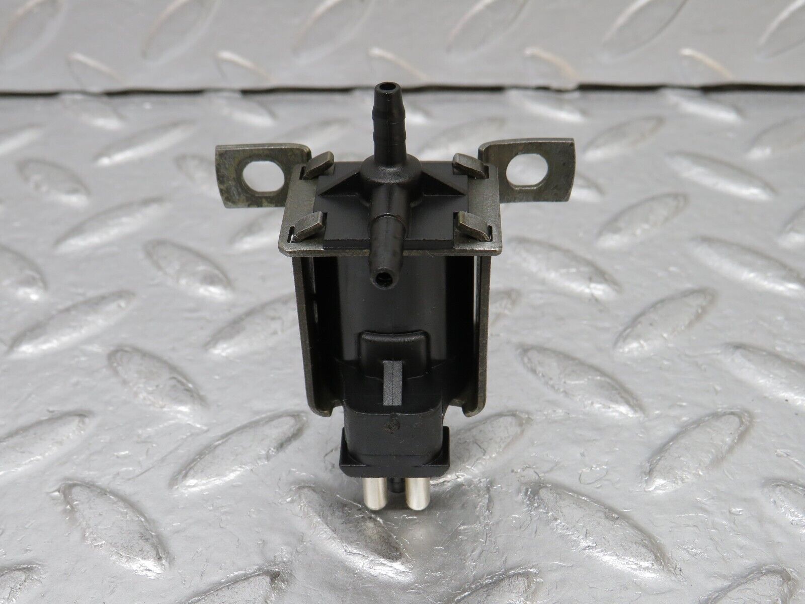 0582 Mercedes-Benz W123 230E Pierburg Vacuum Control Valve 0035450832