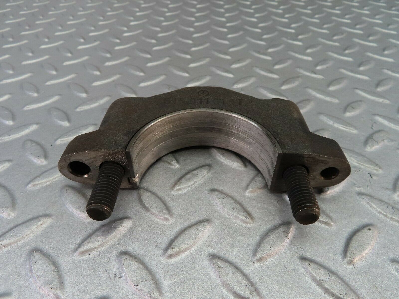 8024 Mercedes-Benz W115 220D Crankshaft Bearing Holder Block 6150110111