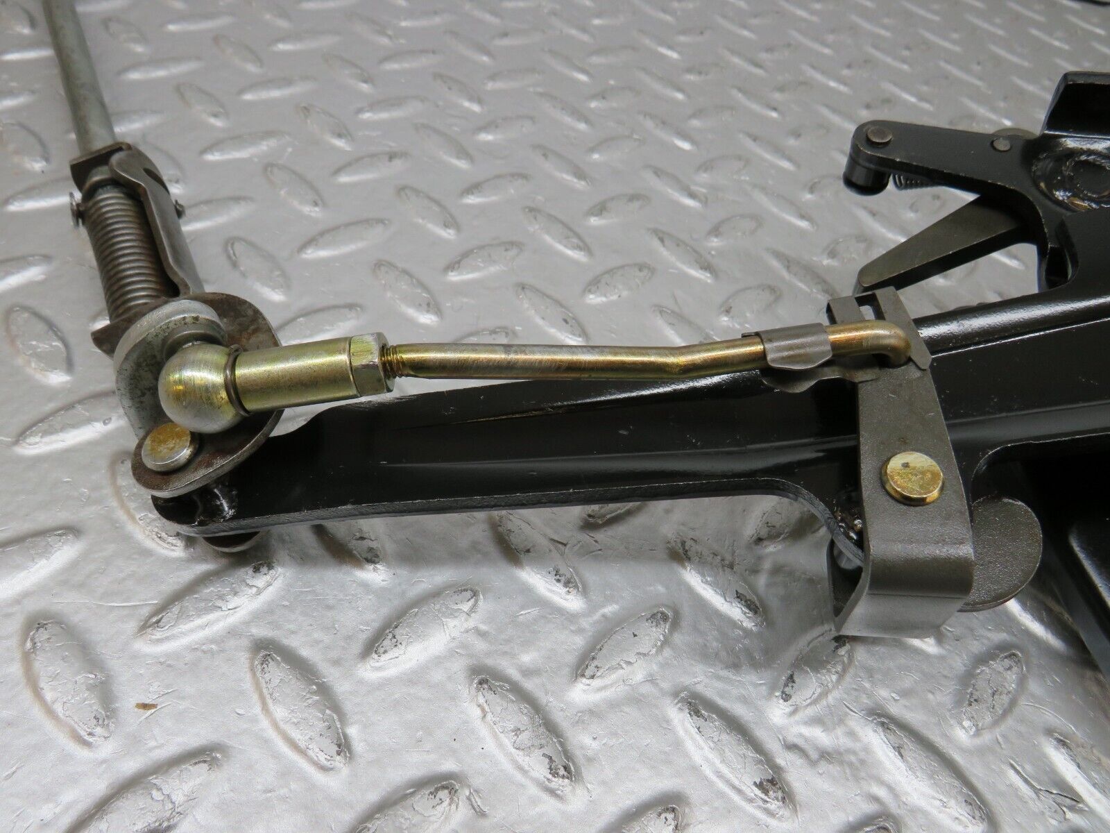 34500 Mercedes-Benz C126 380SEC Coupe Handbrake Regulator