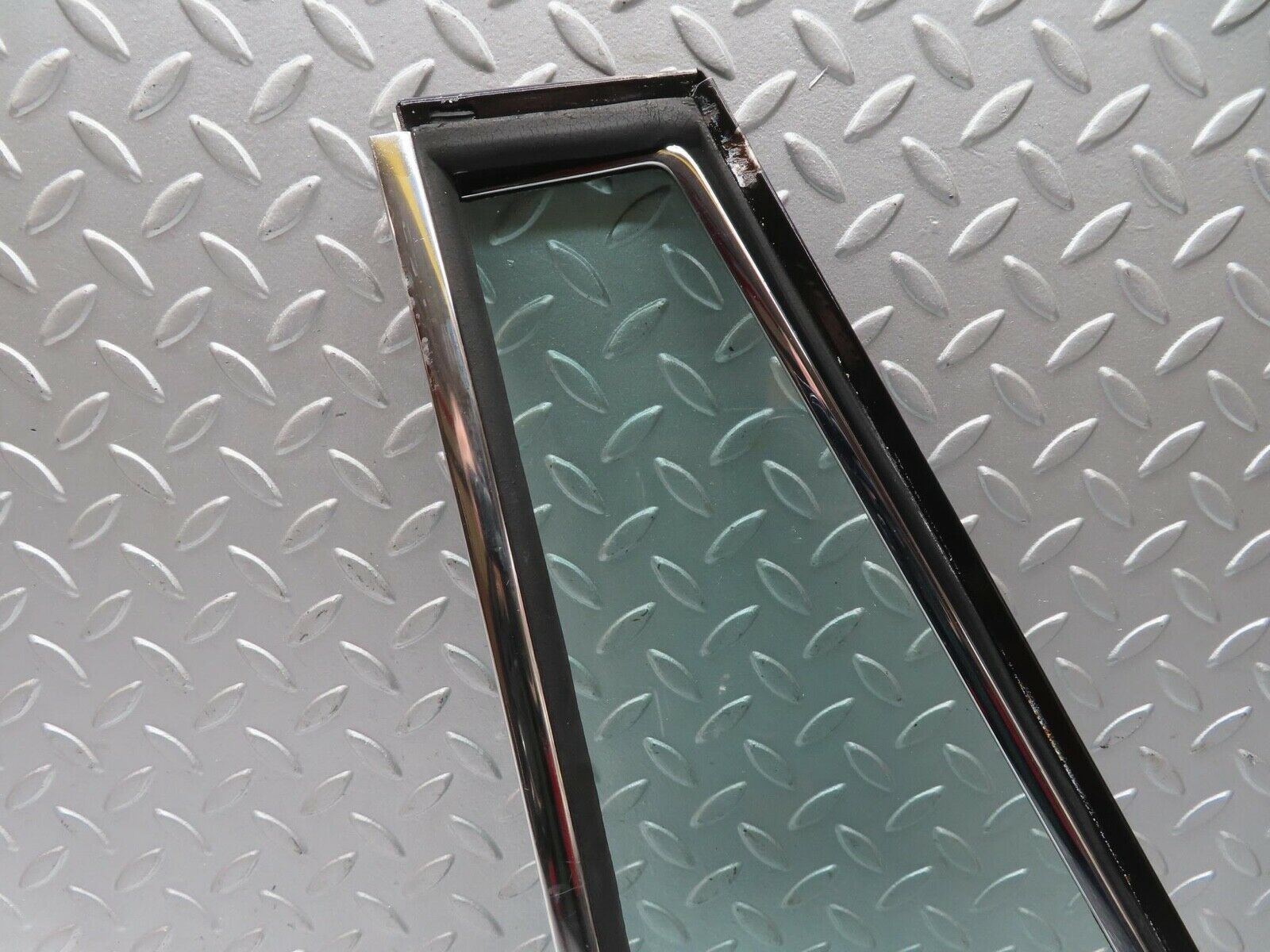 13096 Mercedes-Benz W111 220S Front Left Quarter Window Glass