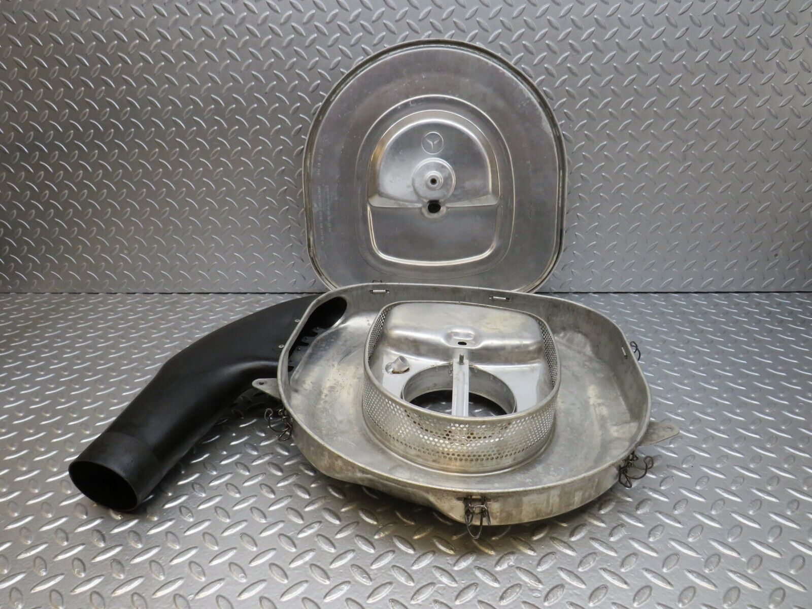 34285 Mercedes-Benz C126 380SEC Coupe Aluminium Air Filter Box Housing 0100948602