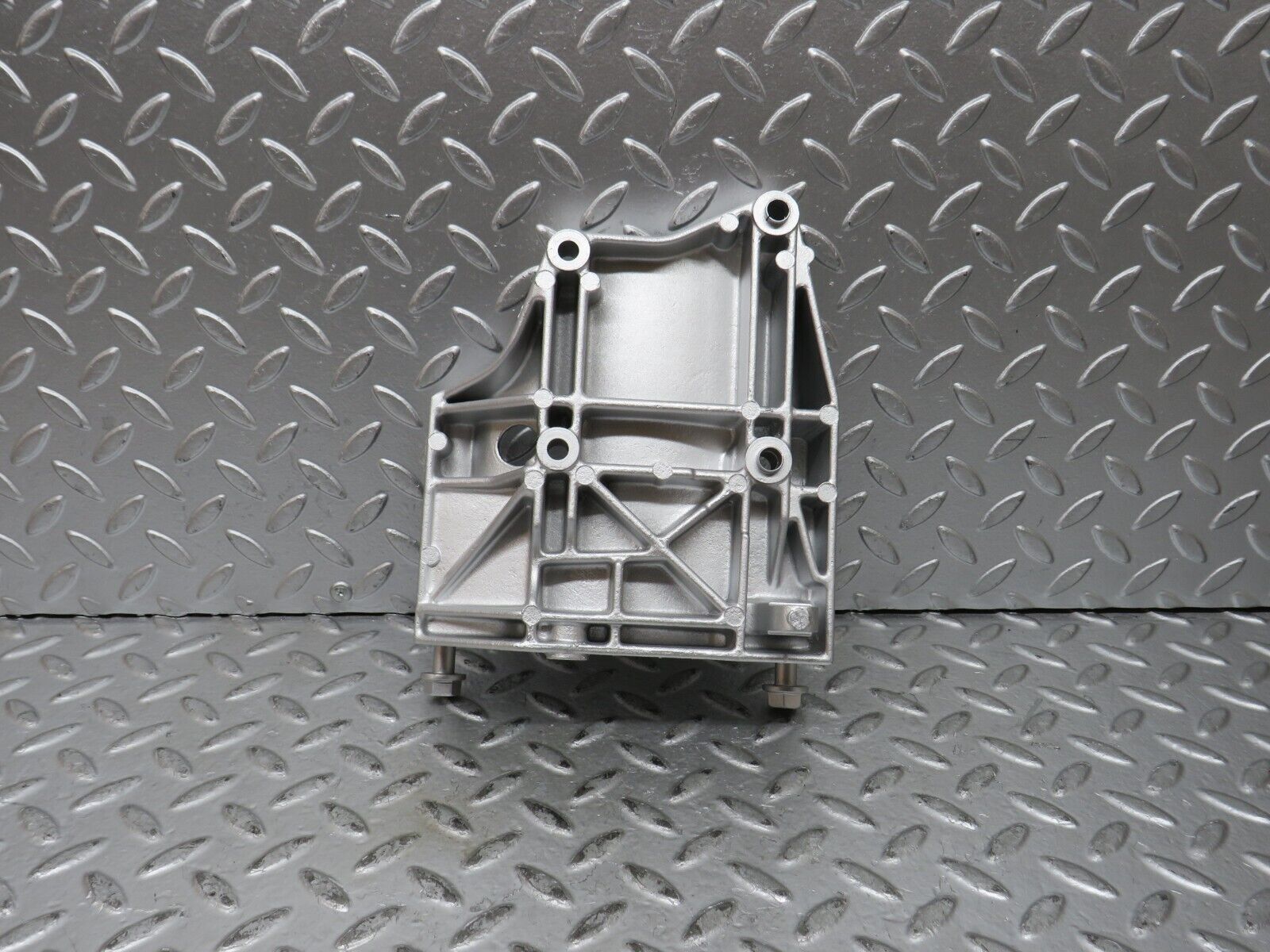 27716 Mercedes-Benz S124 300TE Wagon Alternator Generator Bracket 6031550735