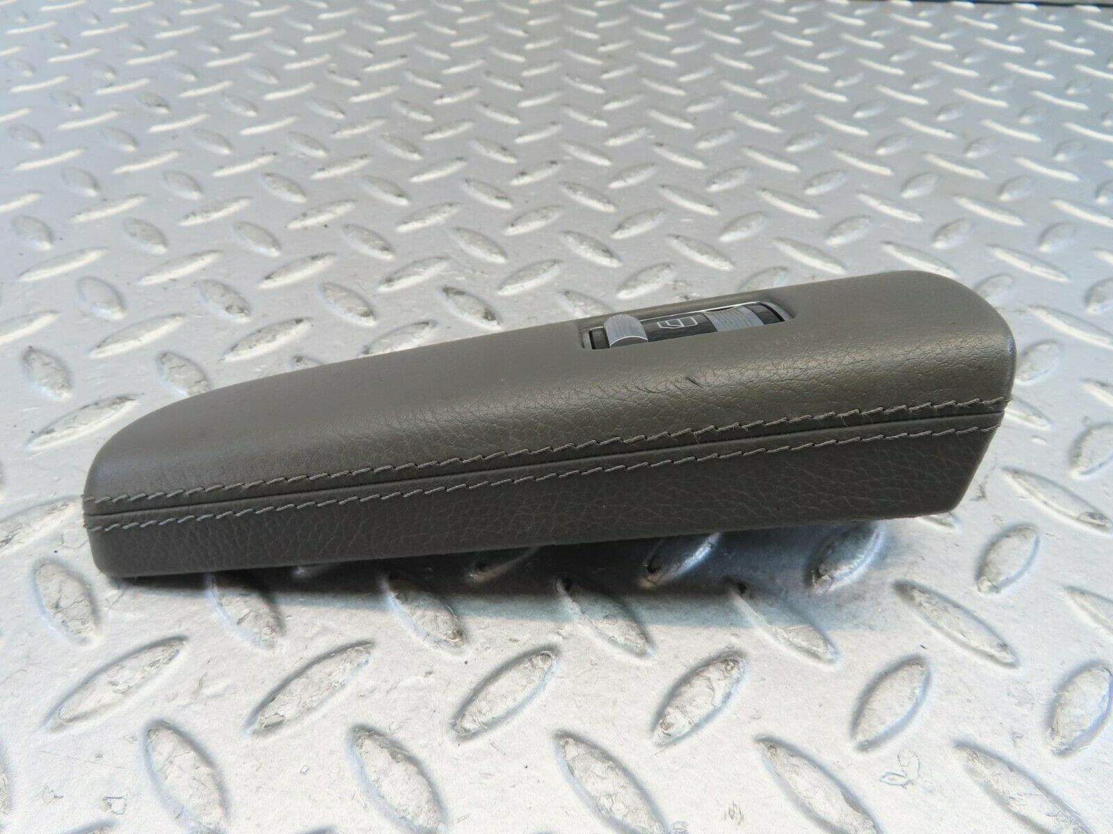 11181 Mercedes-Benz W221 S320 Rear Right Window Control Switch P0110638