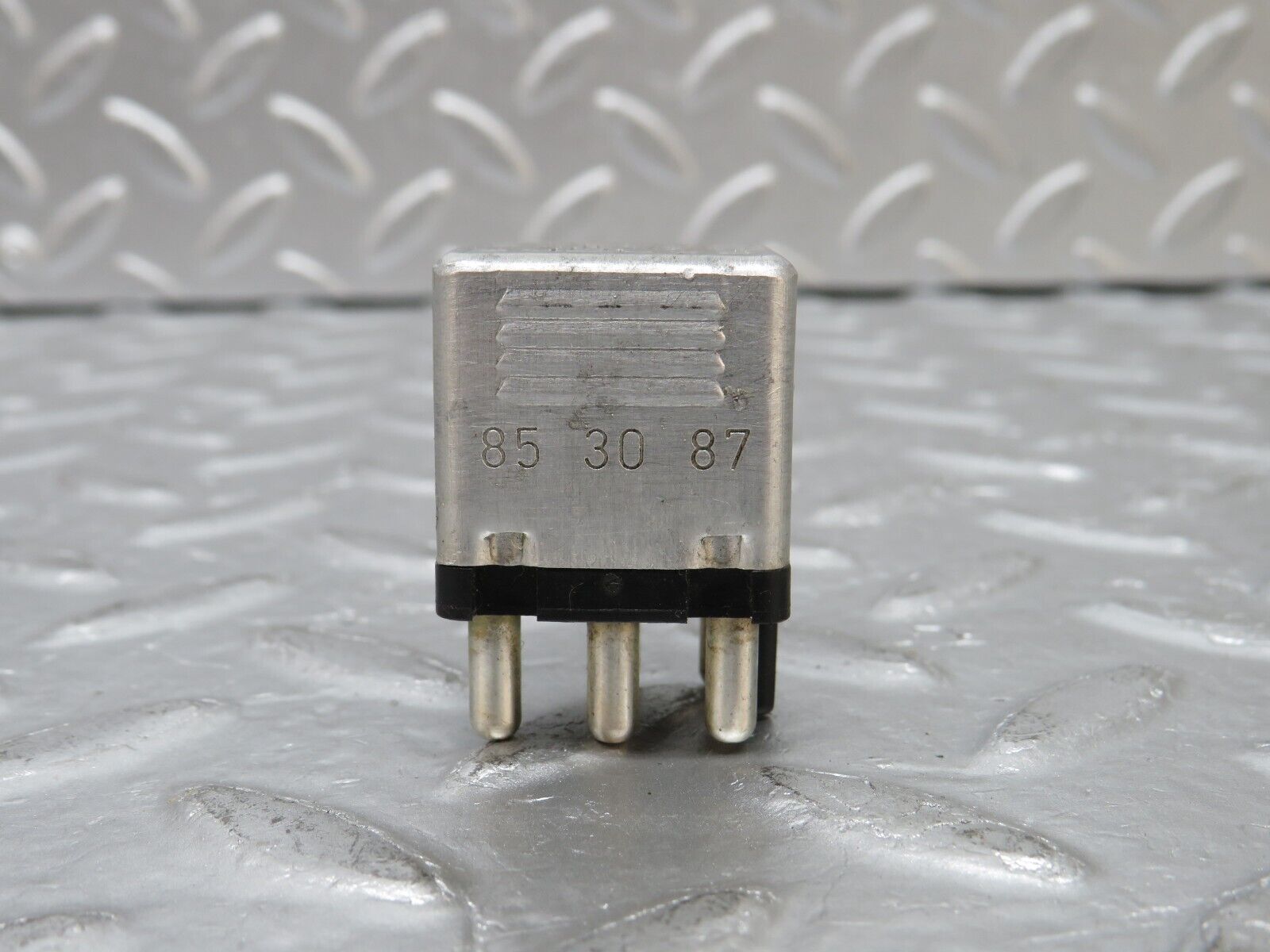 32473 Mercedes-Benz S124 300TE Wagon Multi Purpose Relay 0015420219