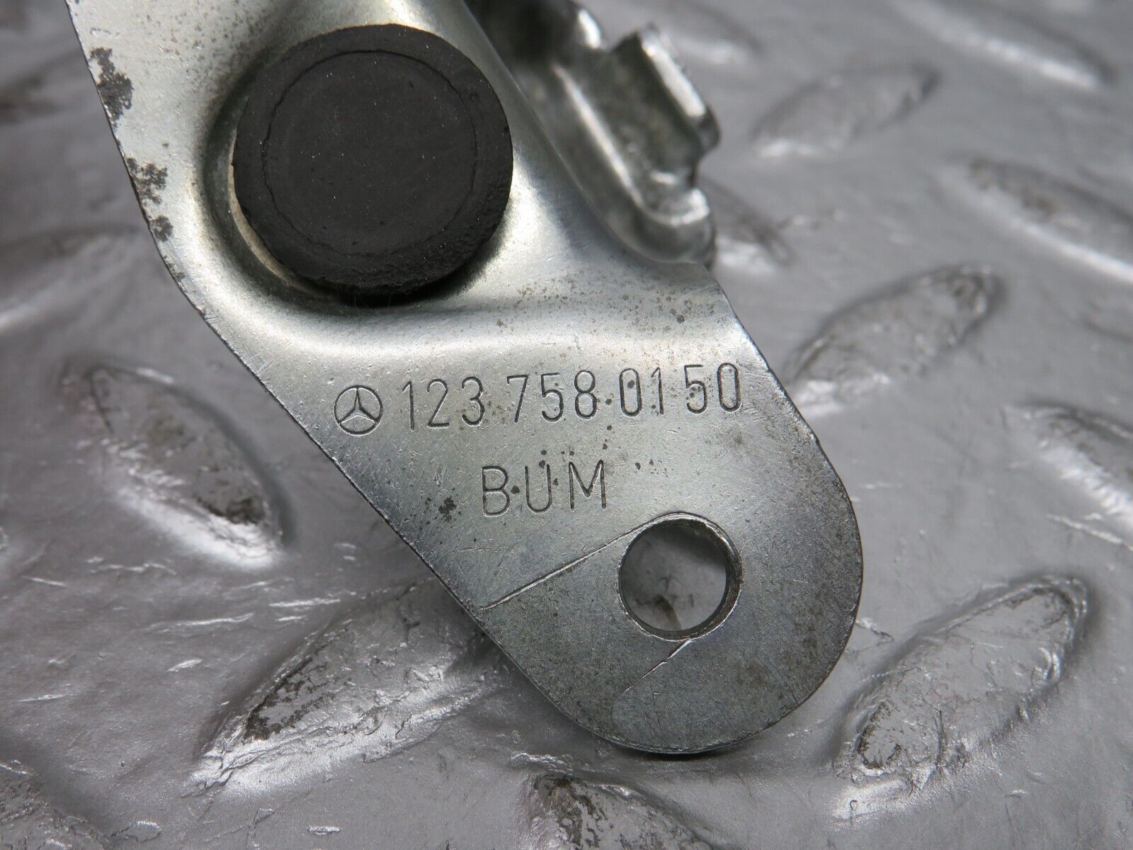 31069 Mercedes-Benz W123 200D Trunk Lock Latch 1237580150