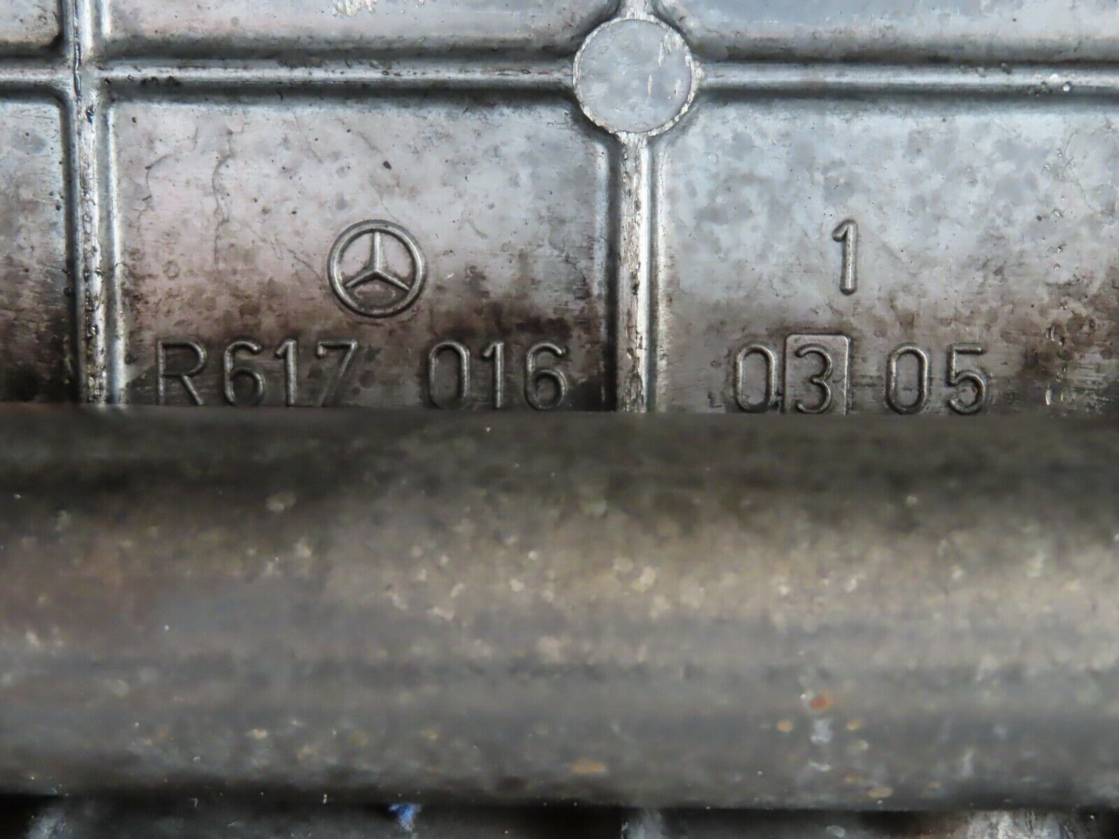 19271 Mercedes-Benz W123 300D Cylinder Head Valve Cover 6170160305