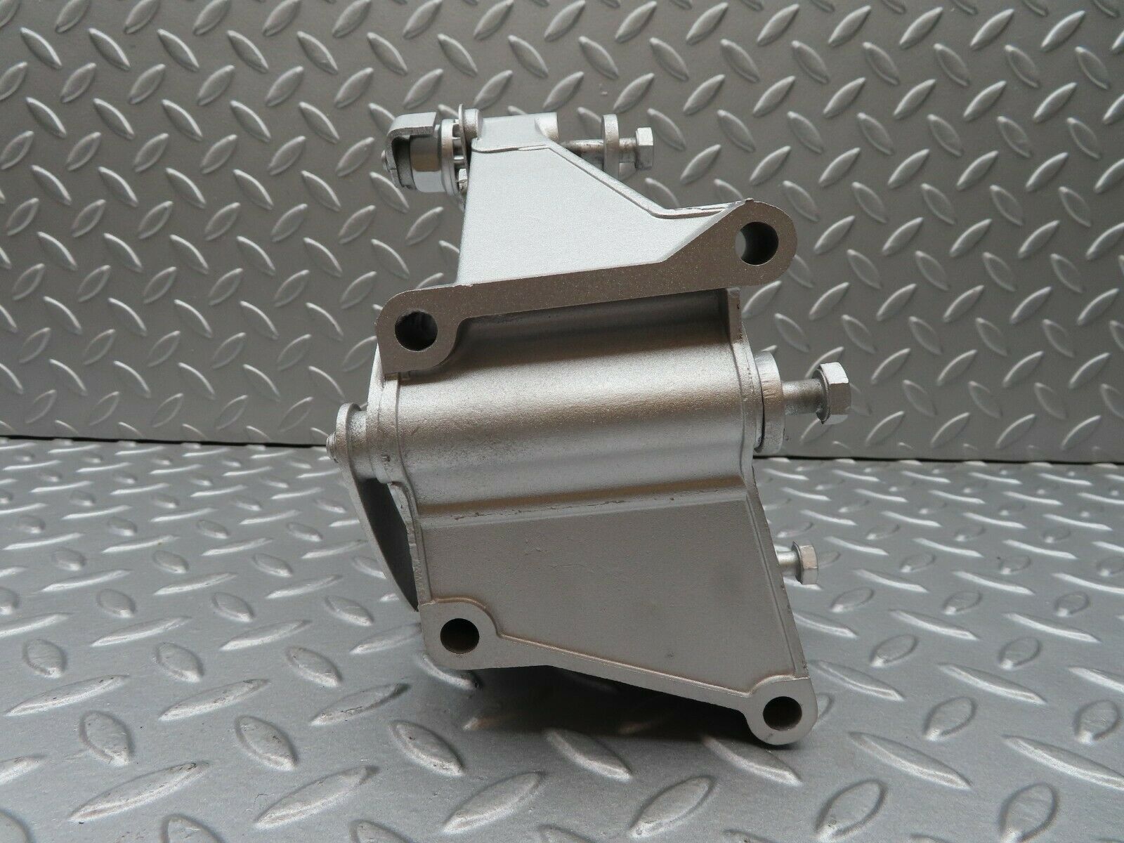 3892 Mercedes-Benz S123 200T Wagon Power Steering Pump Bracket 1234660241