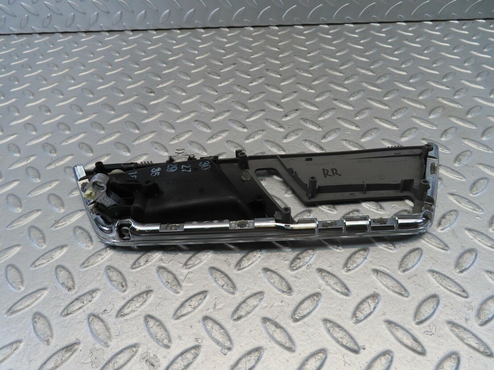 11106 Mercedes-Benz W221 S320 Rear Right Door Handle 2217304648