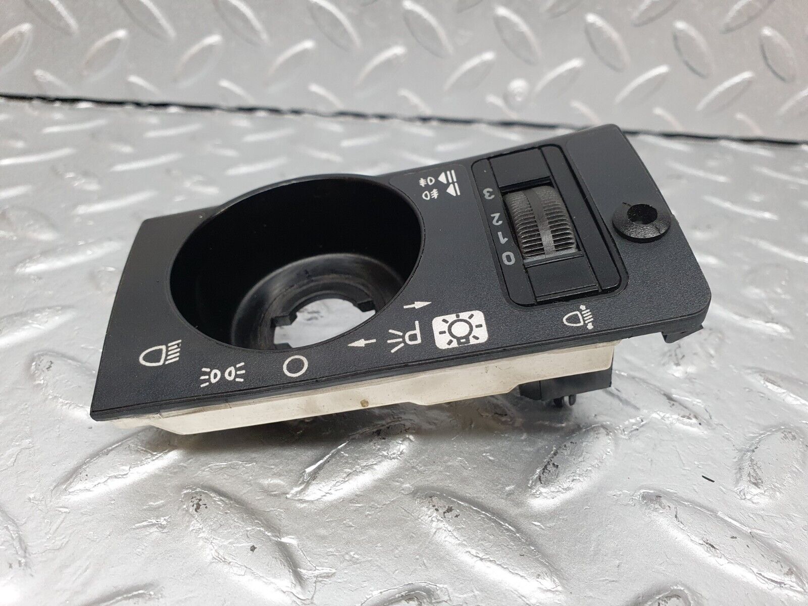 40922 Mercedes-Benz W126 300SE Headlight Switch Surround & Switch 1268000073