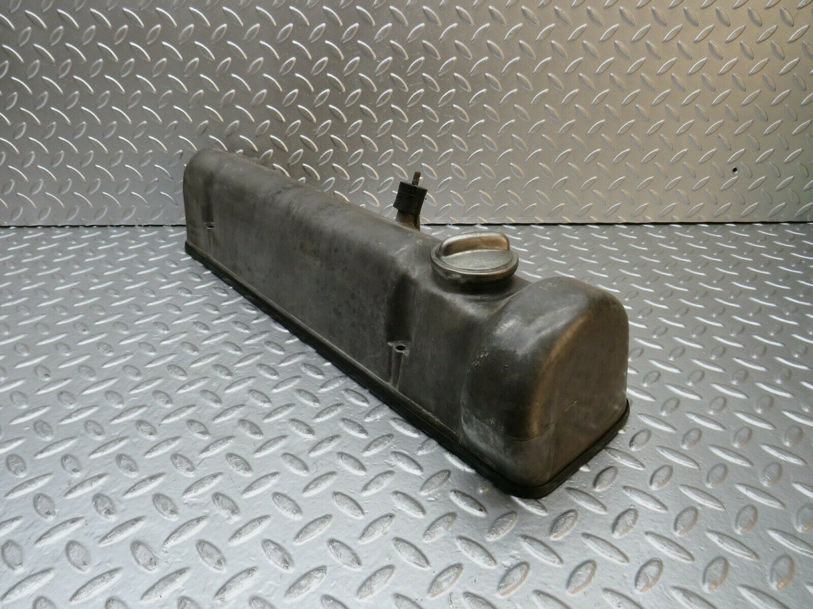 22817 Mercedes-Benz C107 450SLC Cylinder Head Valve Cover Right 1160163305