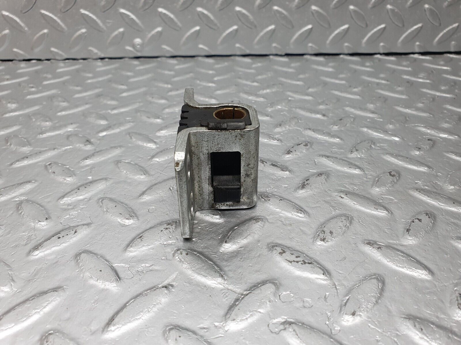 40916 Mercedes-Benz W126 300SE Door Lock Latch Right Side