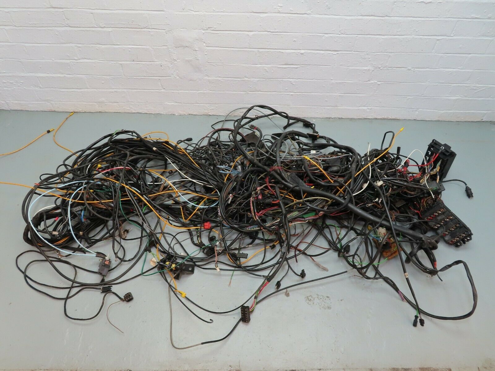 5942 Mercedes-Benz W124 230E Engine Chassis Body Wire Wiring Harness