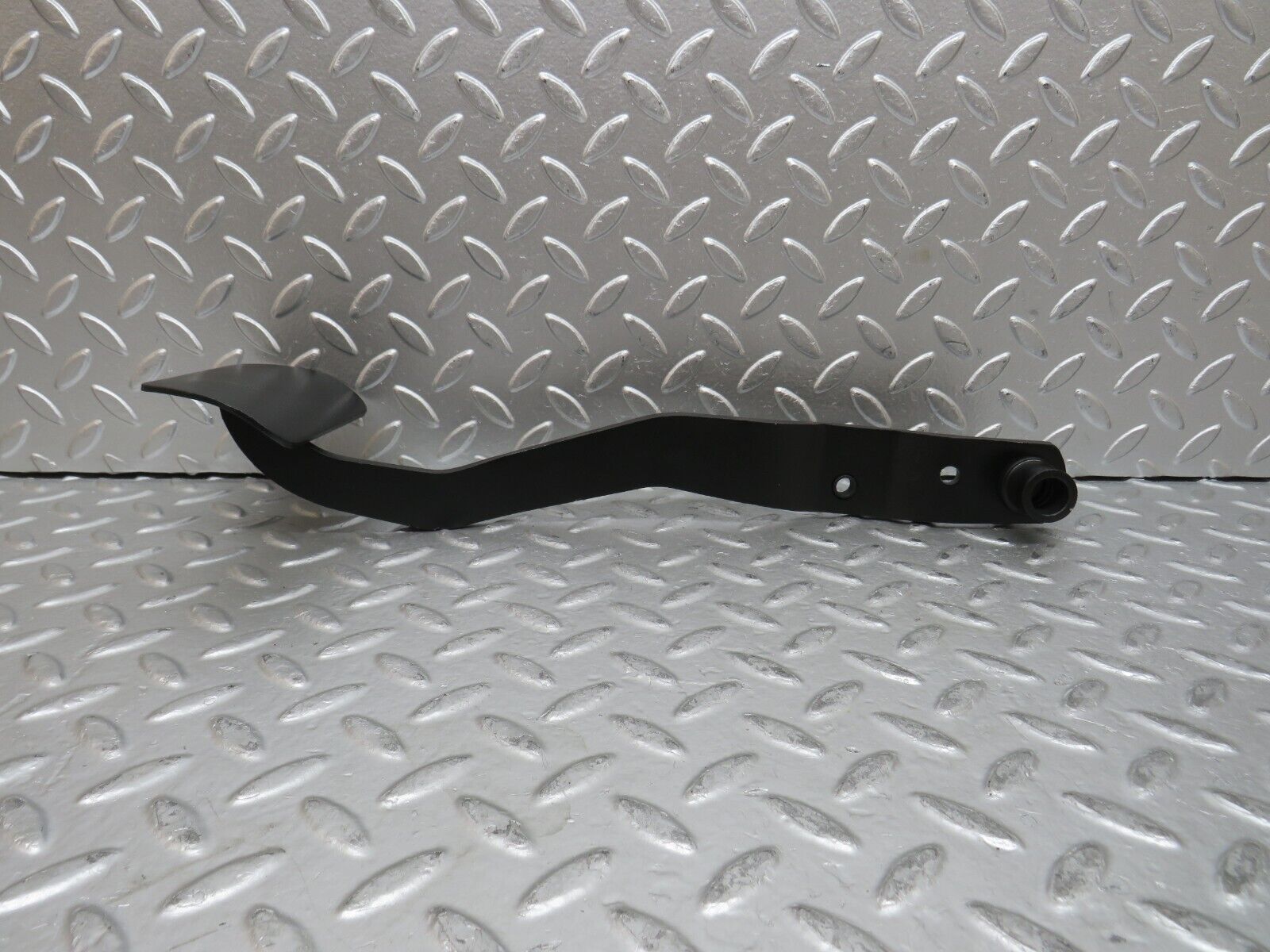 27913 Mercedes-Benz W123 280E Brake Pedal