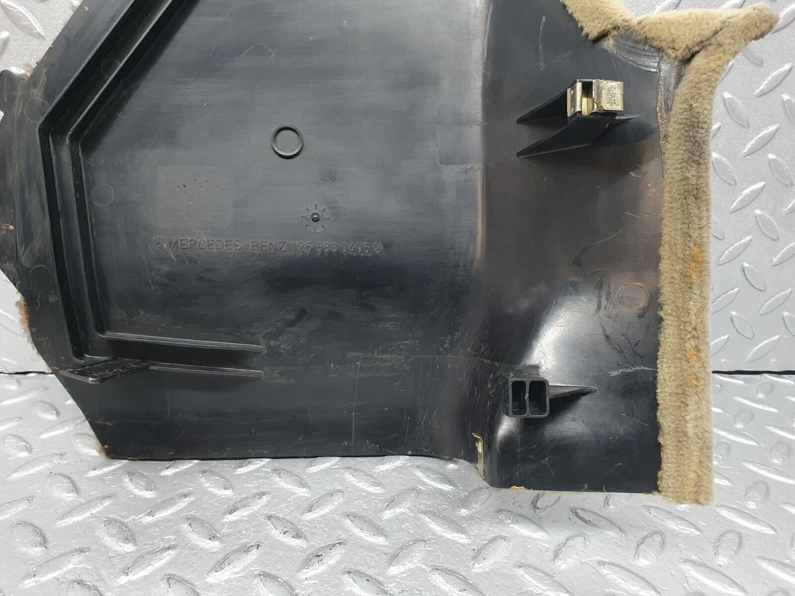 41046 Mercedes-Benz W126 300SE Front Right Kick Panel Beige 1266880406