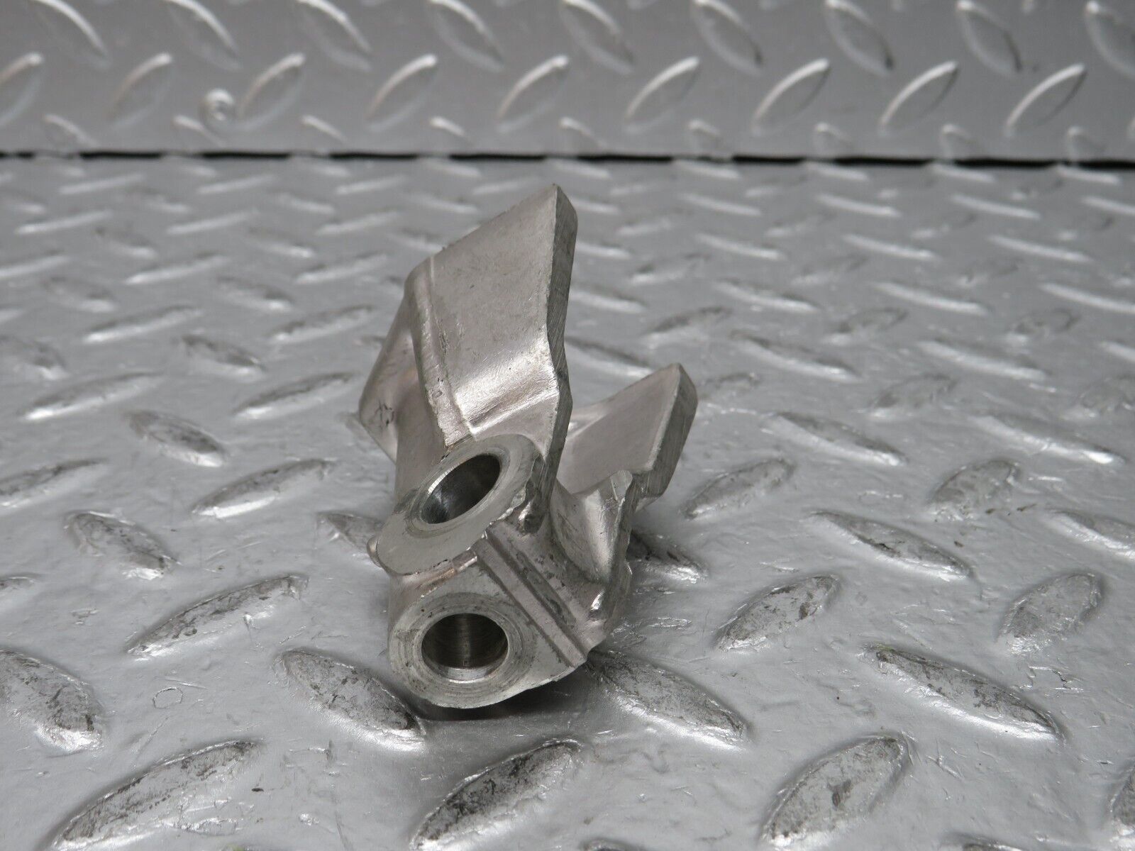 0276 Mercedes-Benz W123 220D Rocker Arm Support 6150550110