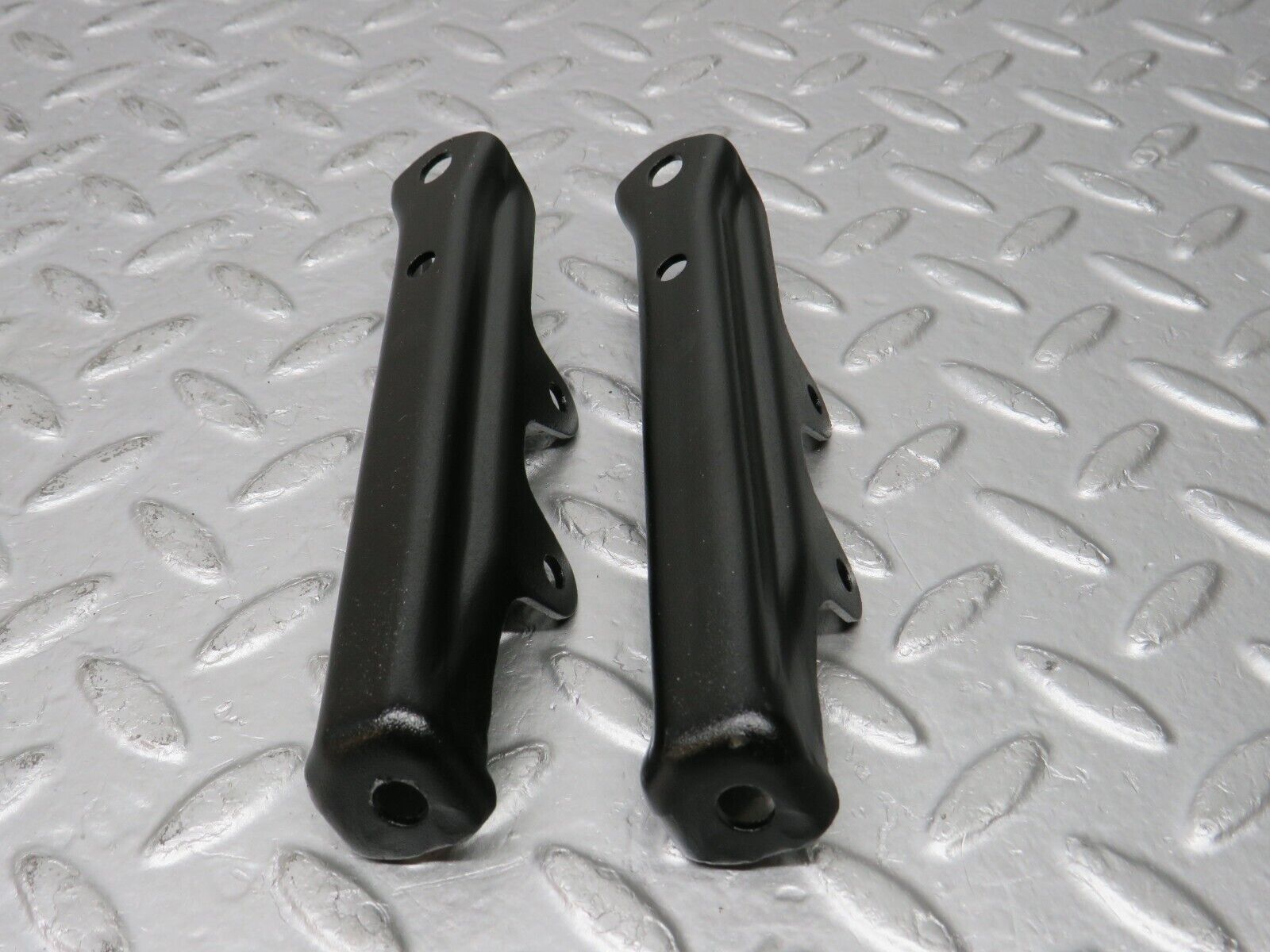 32671 Mercedes-Benz S124 300TE Wagon Air Intake Manifold Bracket