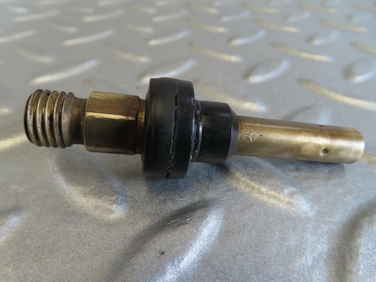 14035 Mercedes-Benz C107 280SLC Fuel Injector Bosch 0000785623