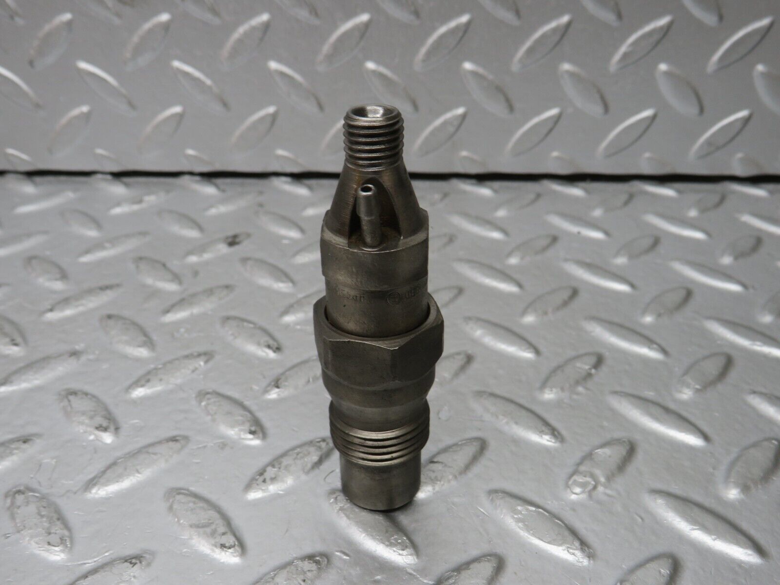 32902 Mercedes-Benz W123 300D Fuel Injector Bosch KCA30S35/4