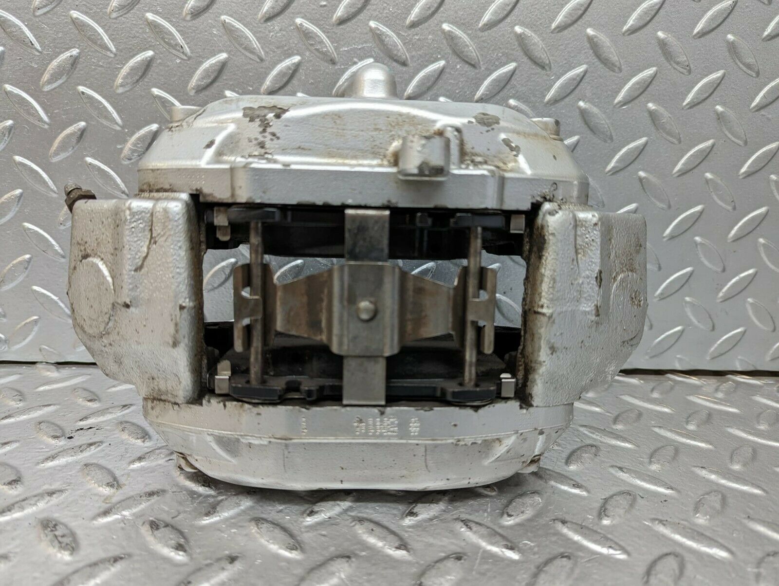 23830 Mercedes-Benz S211 E280 CDI Front Left Brake Caliper 2070470313