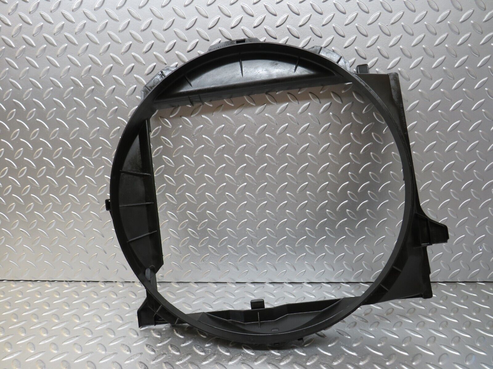 25684 Mercedes-Benz W124 280E Radiator Fan Shroud Fan Cover Ring 1245052655