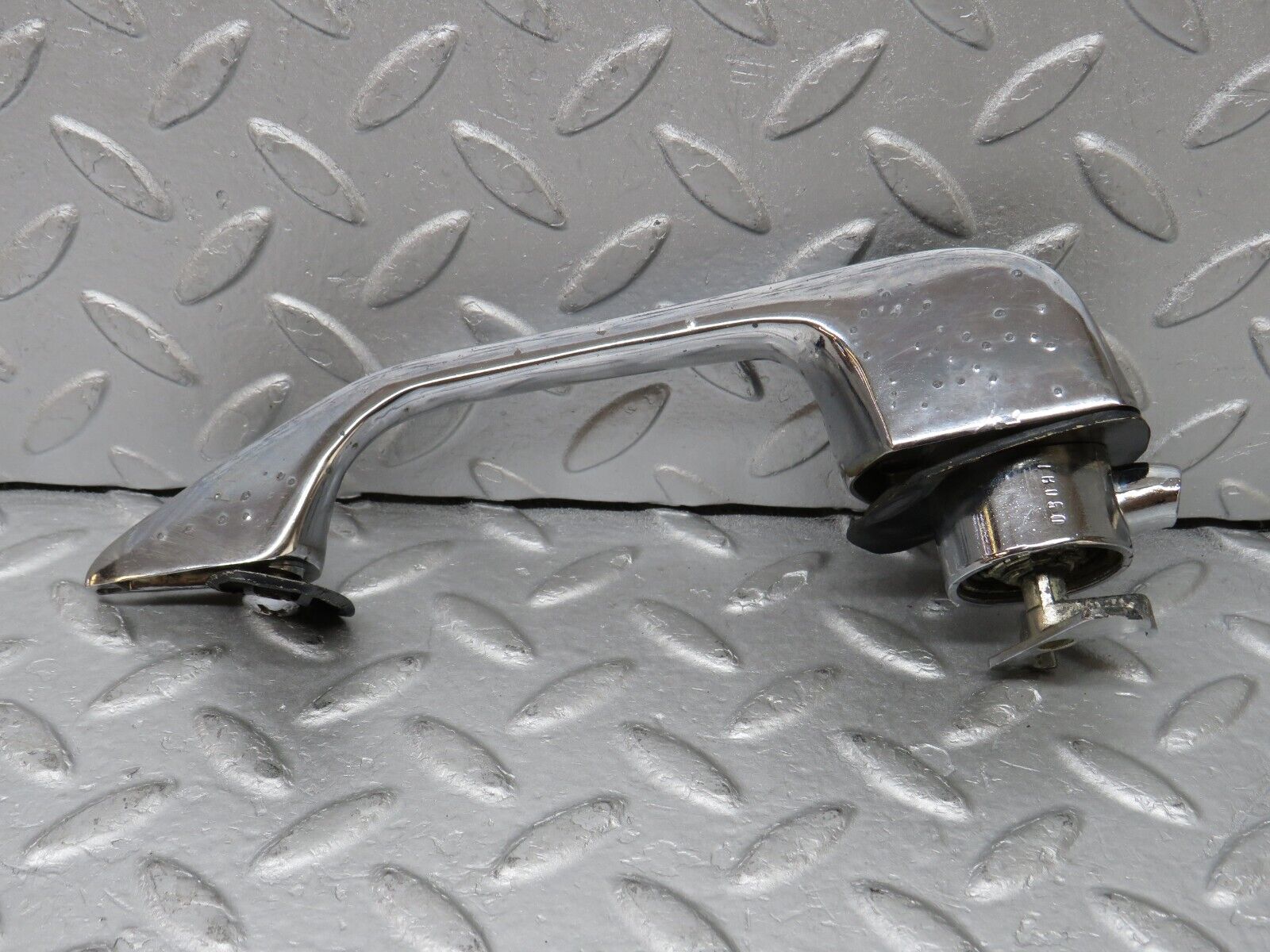 35817 Mercedes-Benz W108 Front Right Chrome Door Handle No Key 1087660801