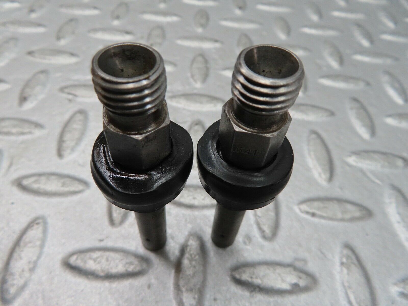 16948 Mercedes-Benz C123 280CE Coupe 2x Fuel Injectors Bosch 0437502010