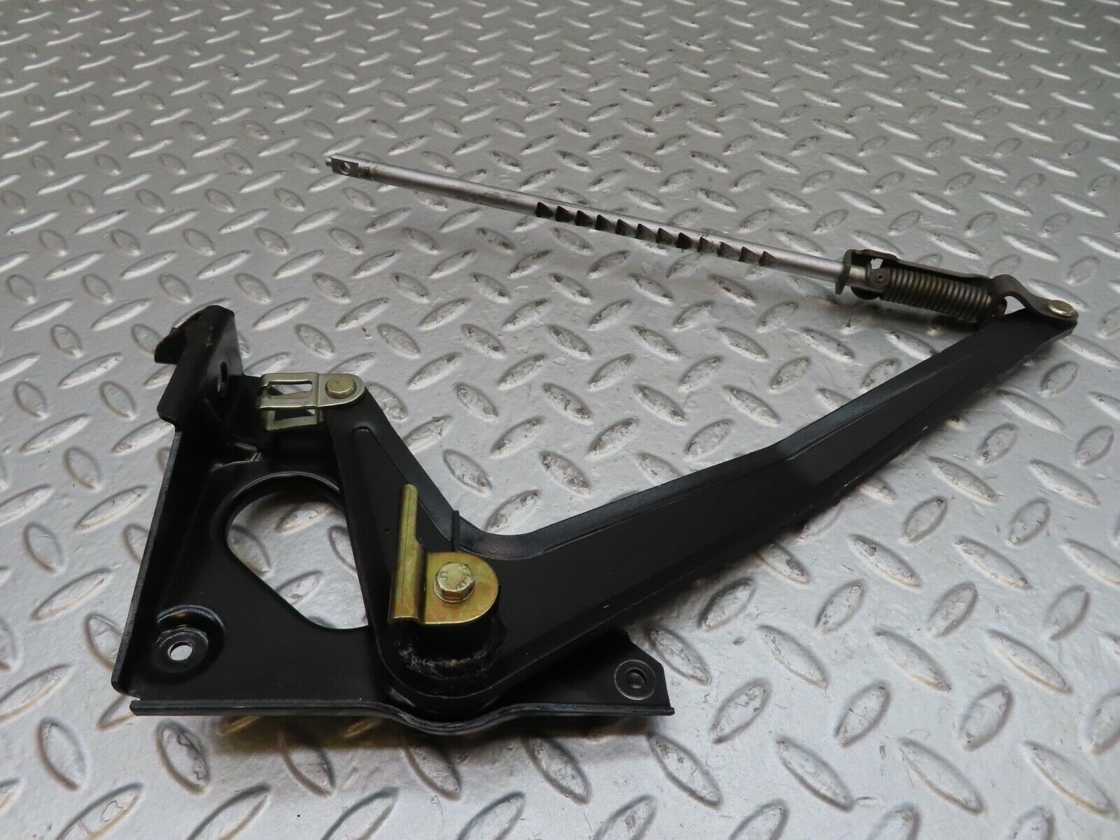 7014 Mercedes-Benz W123 230E Handbrake Regulator