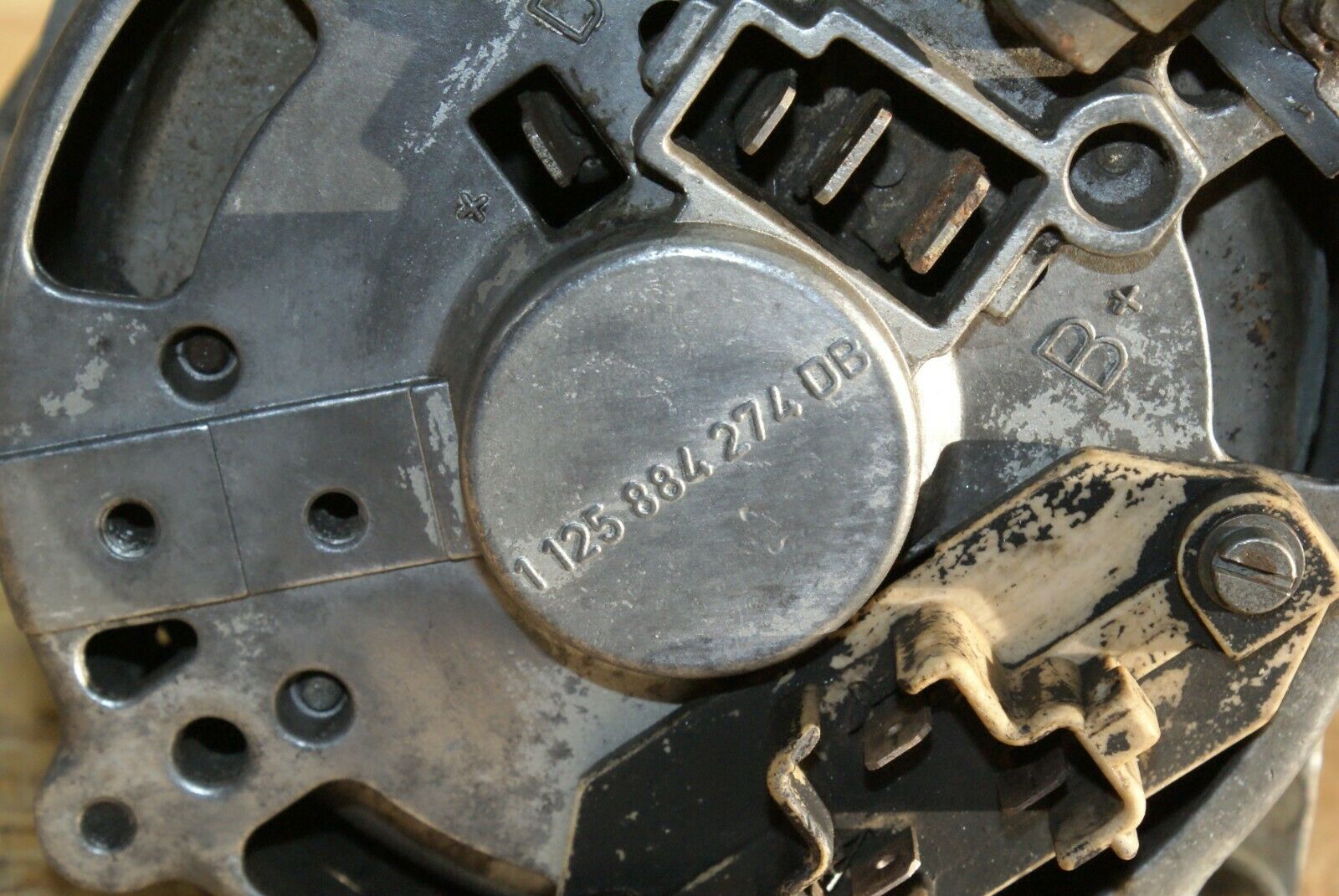 2355 Mercedes-Benz W123 280E Alternator Bosch 1125884274