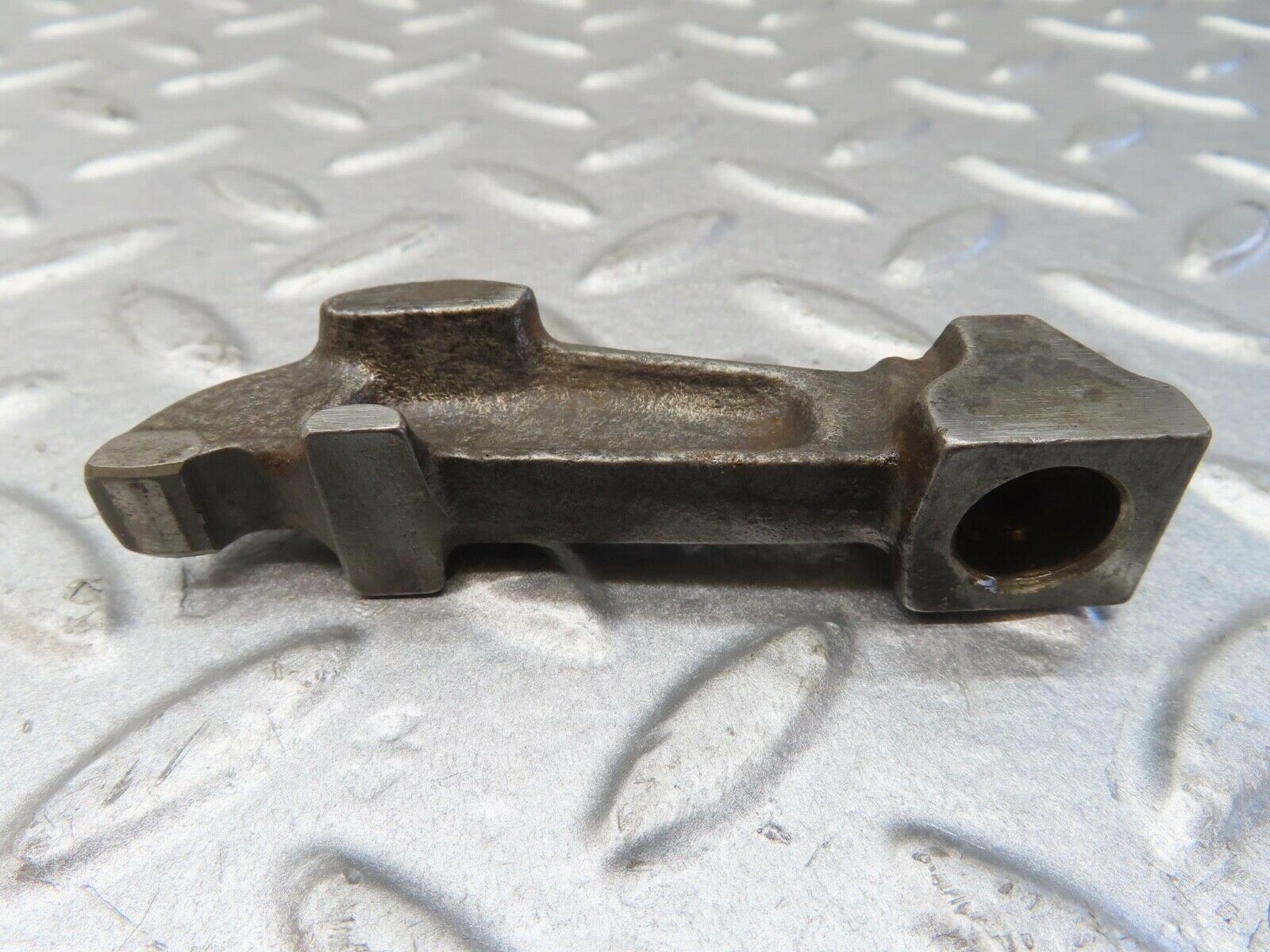 13377 Mercedes-Benz W111 230S Valve Rocker Arm With Retaining Spring