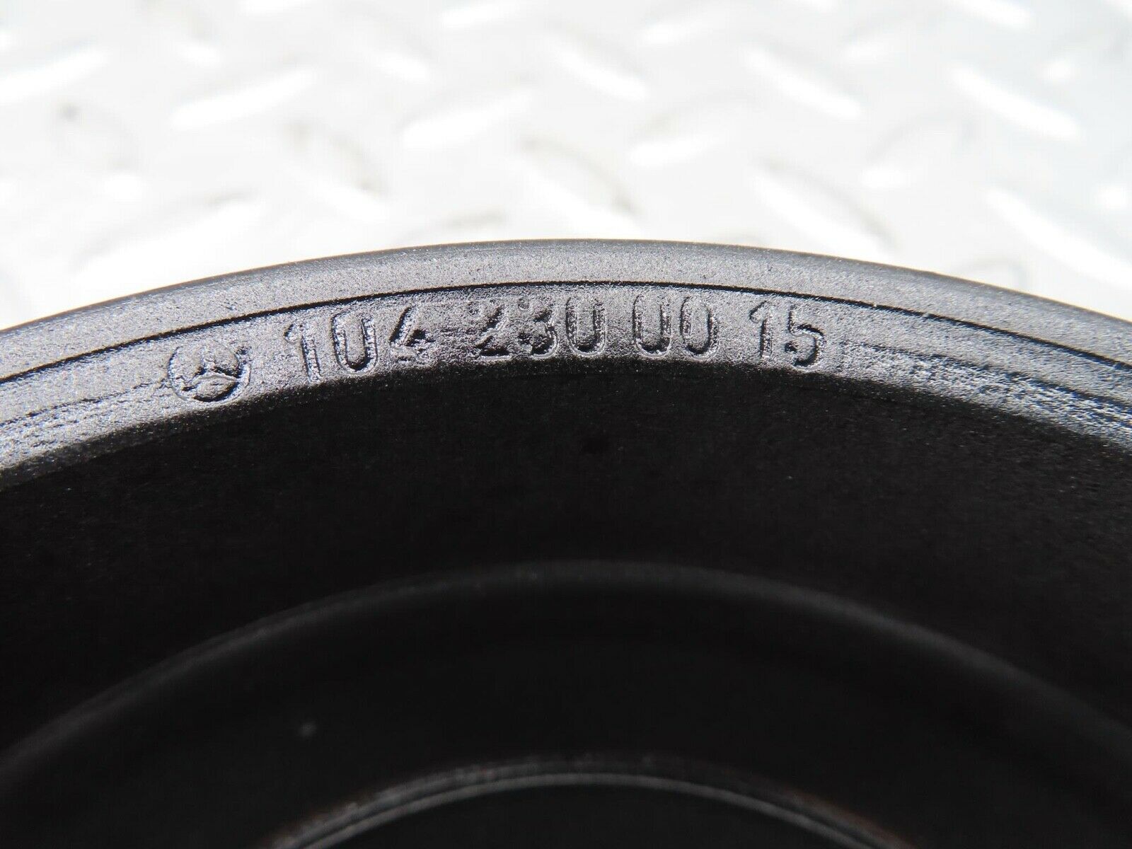 15110 Mercedes-Benz W140 S320 Water Pump Pulley 1042300015