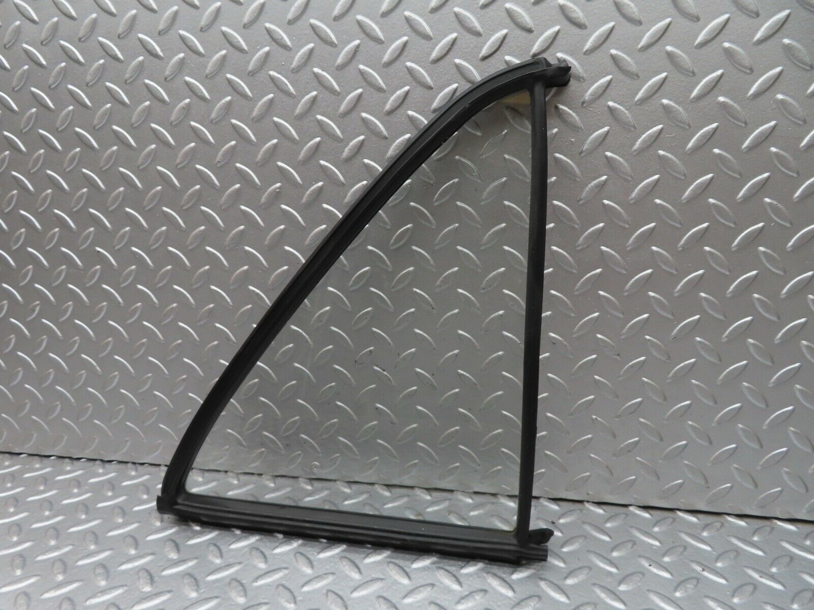 18075 Mercedes-Benz W123 200 Rear Right Quarter Window Glass 1237350224