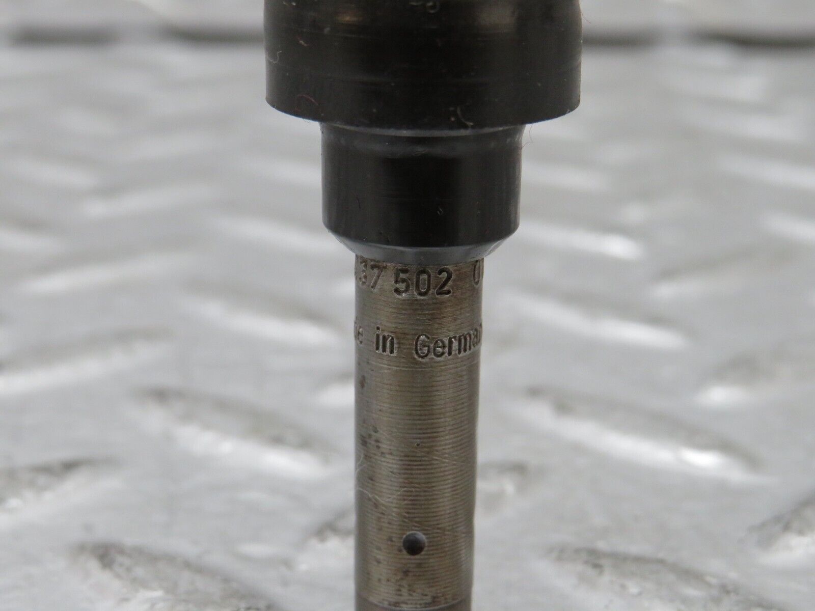 27427 Mercedes-Benz W123 280E Fuel Injector Bosch 0437502010