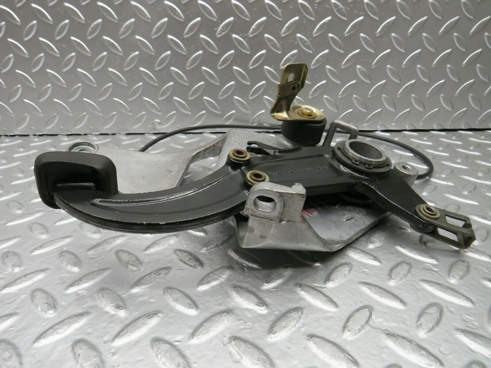 22527 Mercedes-Benz C124 E220 Coupe Parking Brake Pedal 1244270736 1244270801