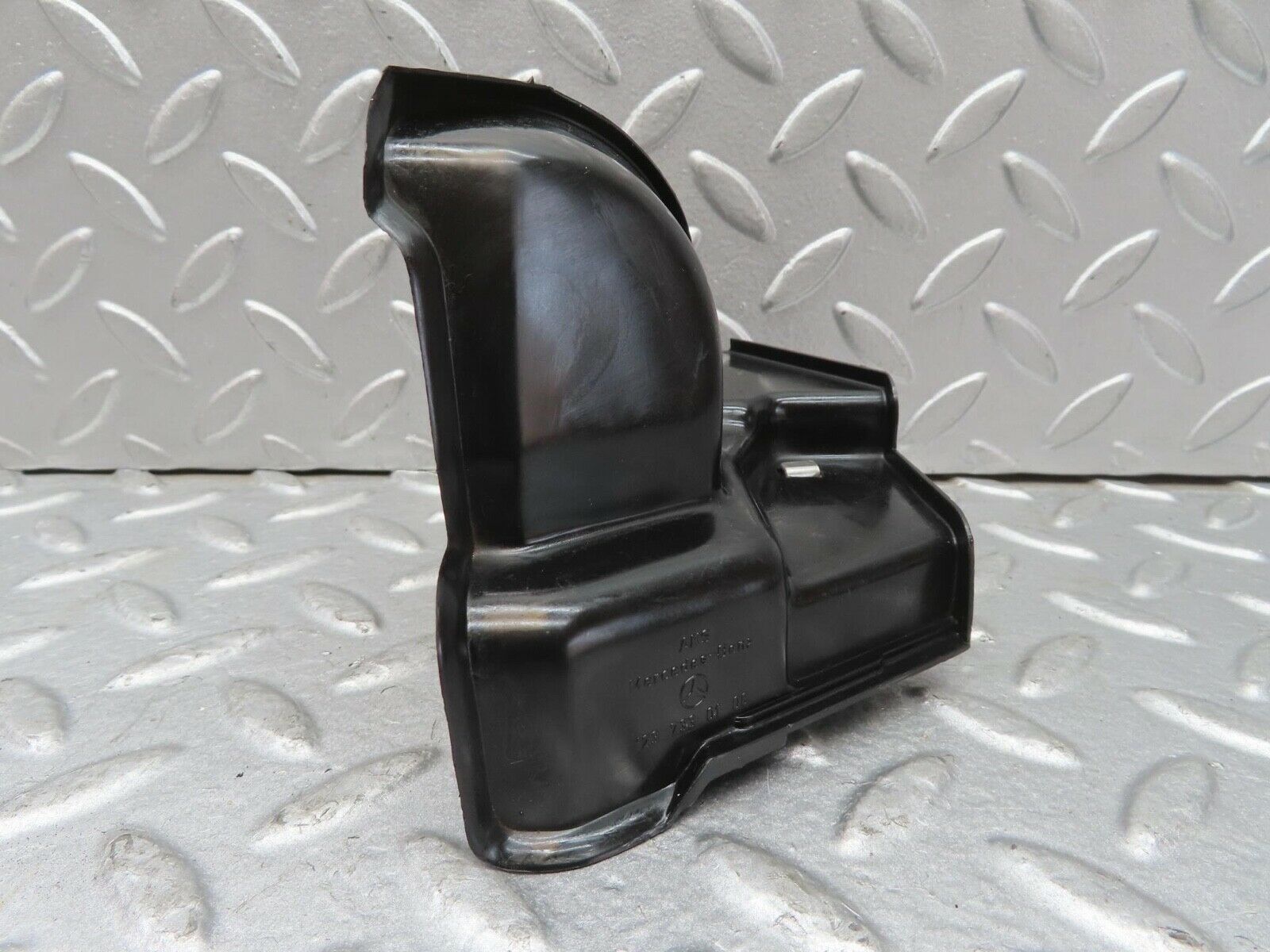 13638 Mercedes-Benz W123 200 Rear Left Door Lock Mechanism 1237330108