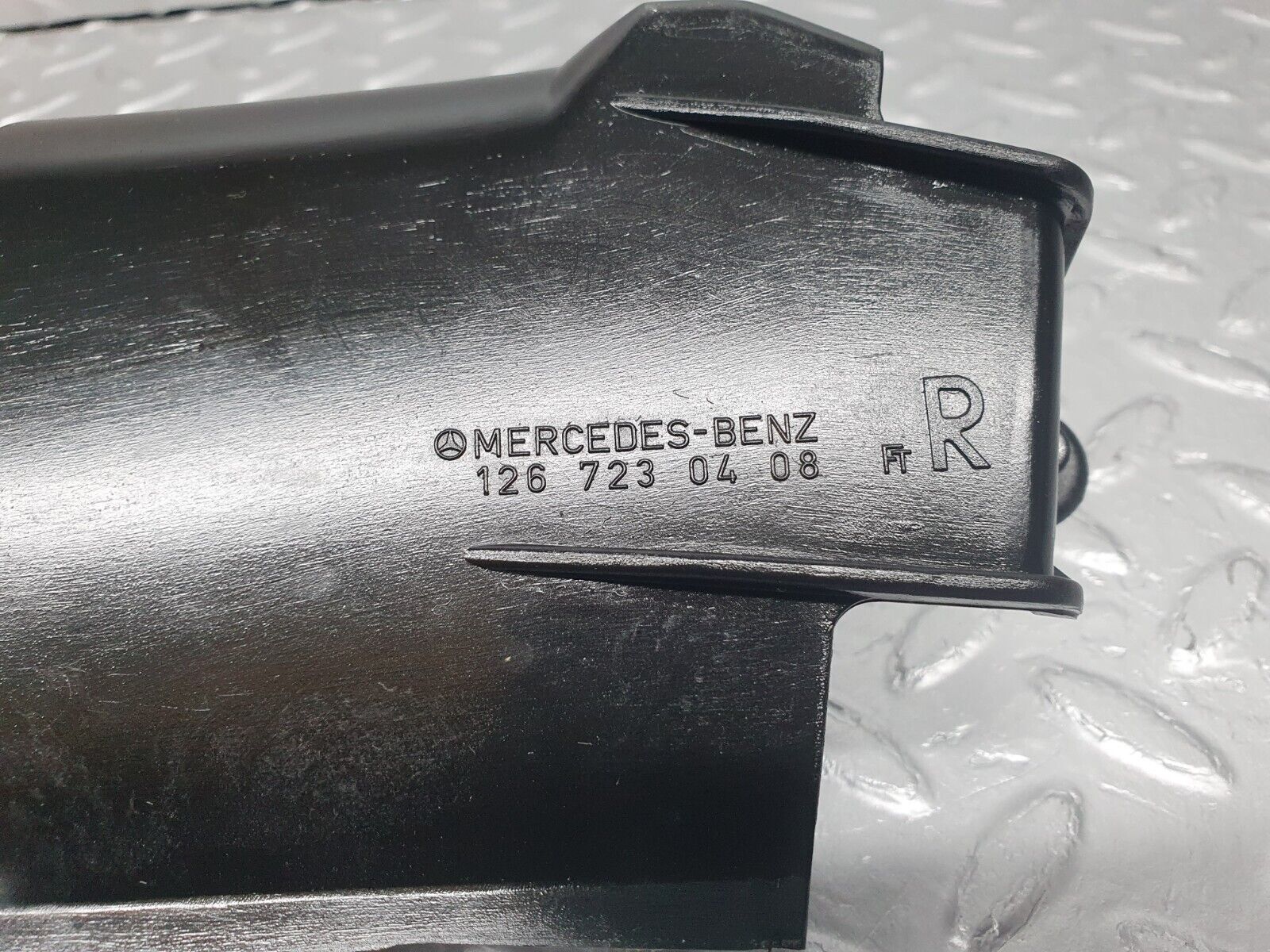 40907 Mercedes-Benz W126 300SE Front Right Door Lock Inner Cover 1267230408