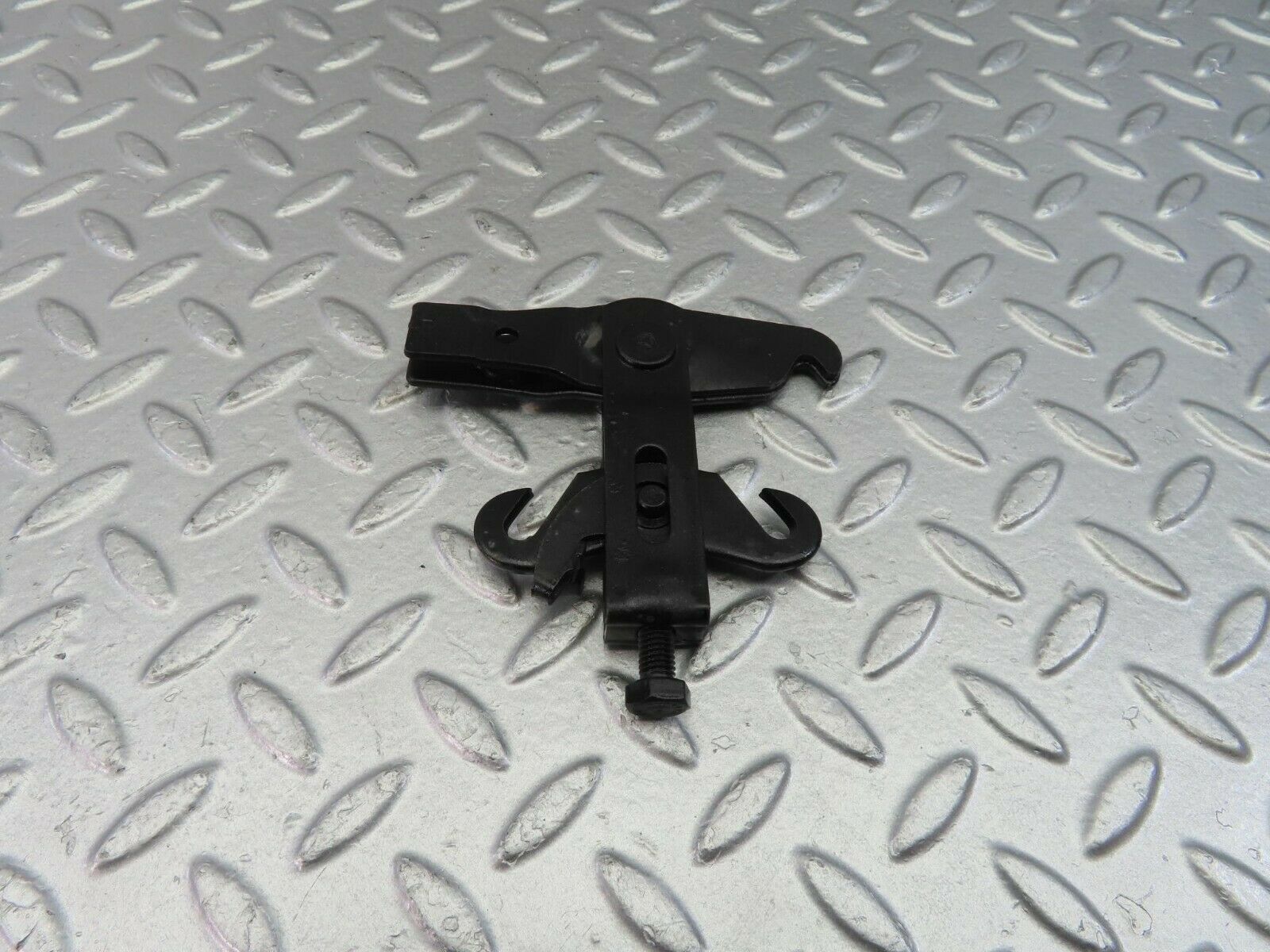 10579 Mercedes-Benz W201 190E Handbrake Adjusting Handbrake Regulator