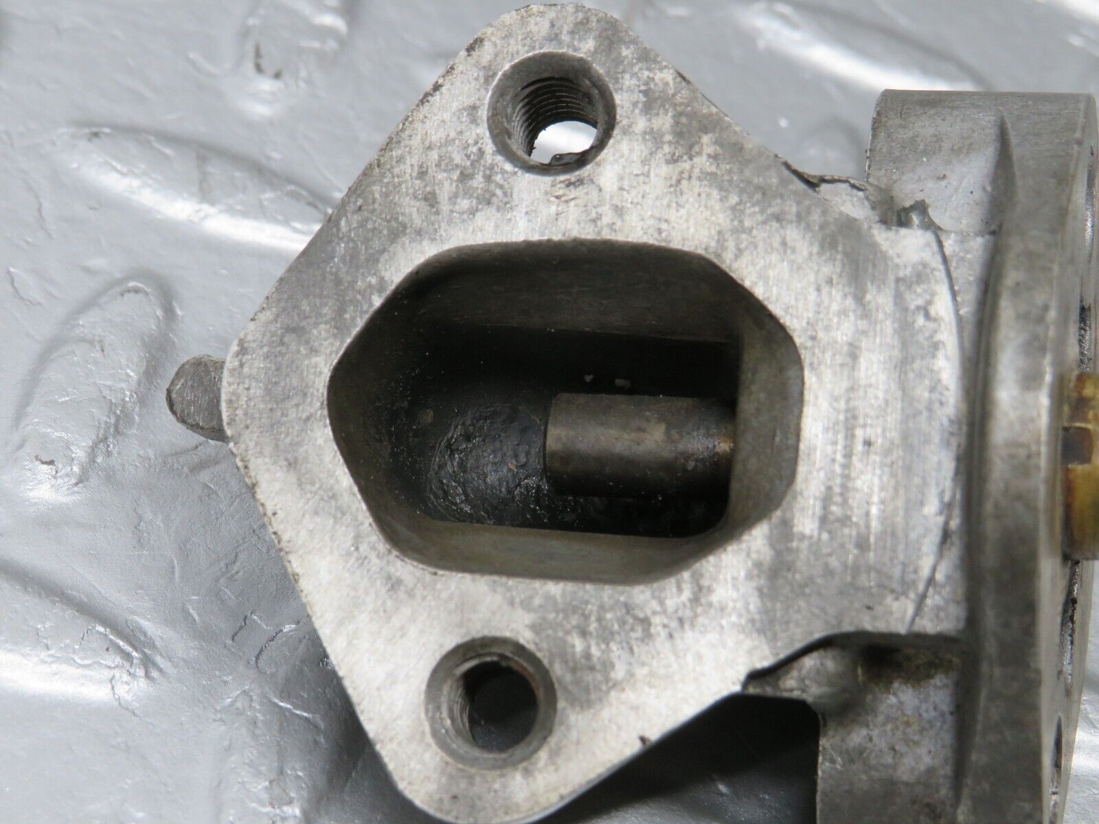 40447 Mercedes-Benz W110 230 Fuel Pump Flange Support