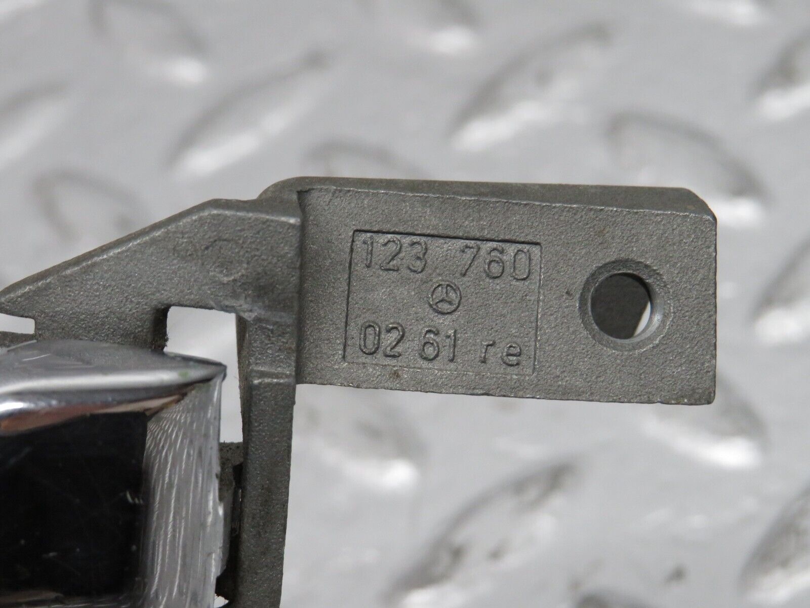 33668 Mercedes-Benz C123 280CE Coupe Right Interior Door Handle 1237600261