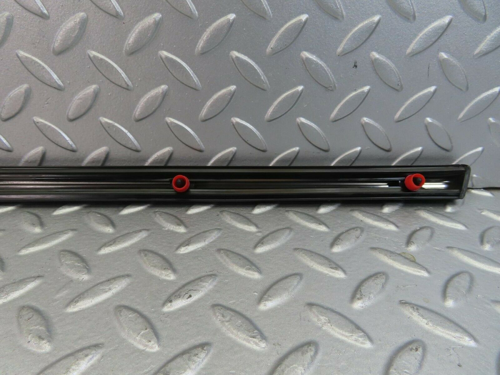 10243 Mercedes-Benz W123 Rear Right Door Centre Moulding Trim