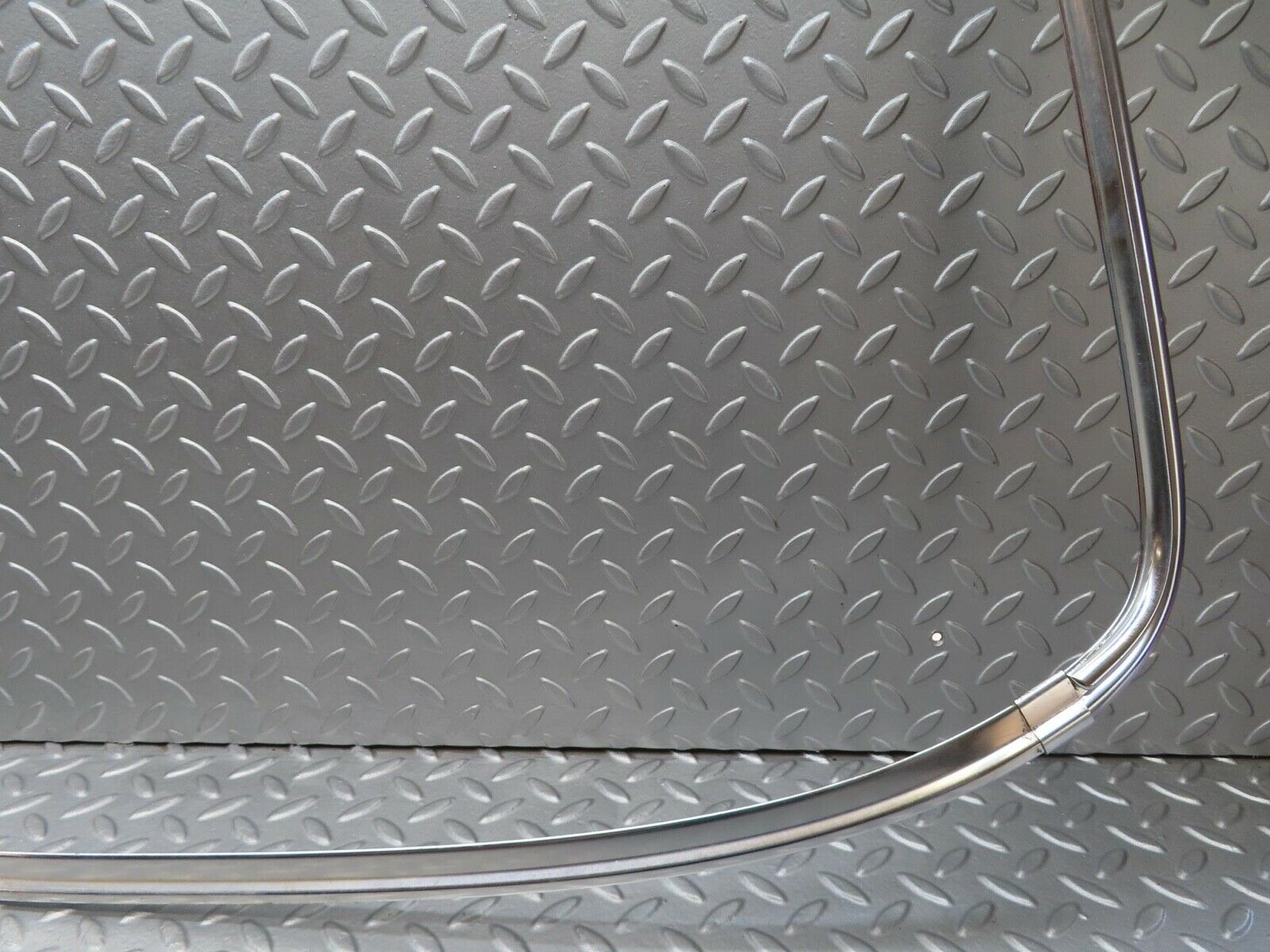 16088 Mercedes-Benz W123 280E Rear Windscreen Chrome Frame