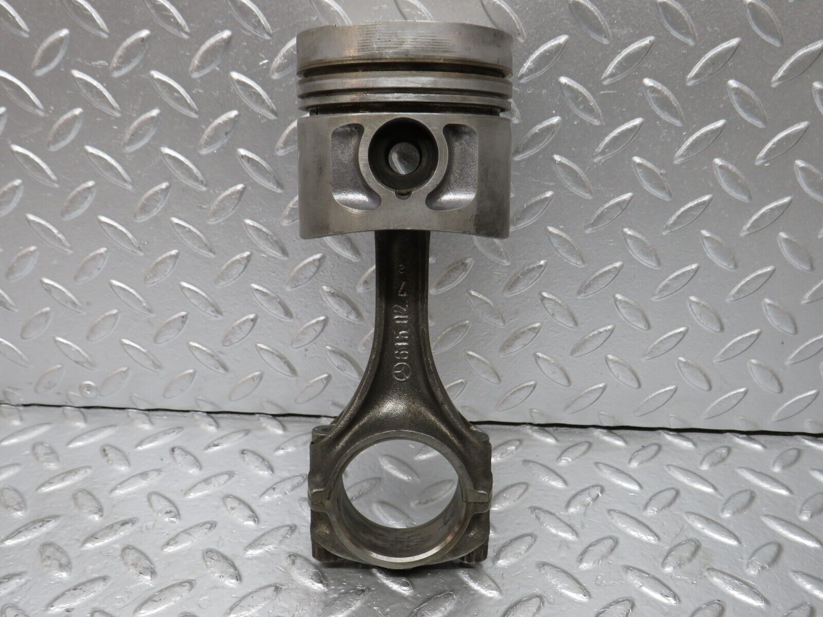 32935 Mercedes-Benz W123 300D Piston With Connecting Rod 90.885 mm 61502