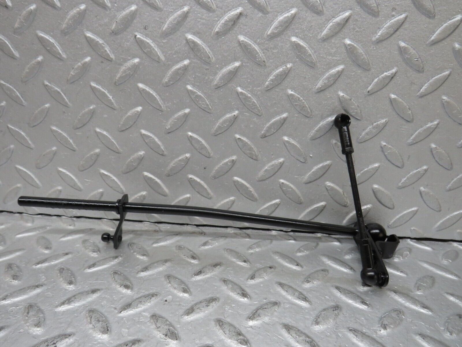 37662 Mercedes-Benz W109 300SEL Throttle Linkage