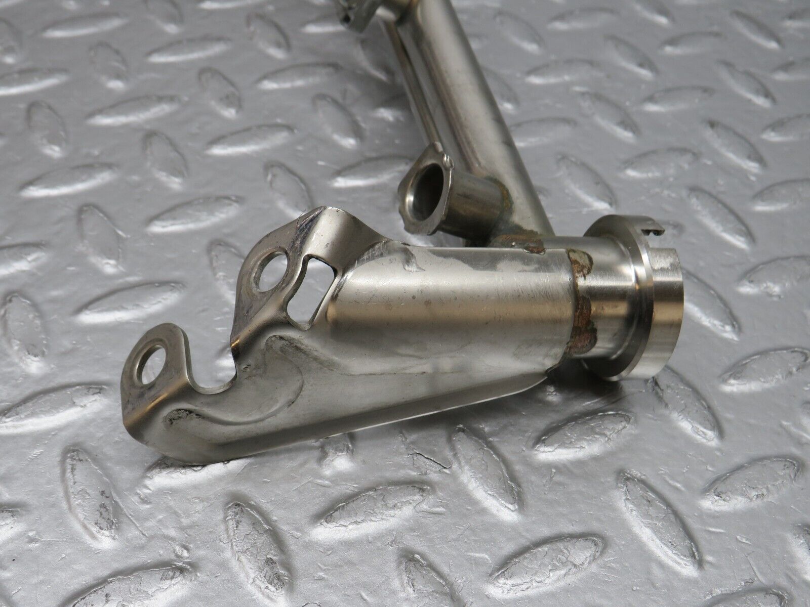 38566 Mercedes-Benz R129 280SL Coupe Fuel Injector Rail