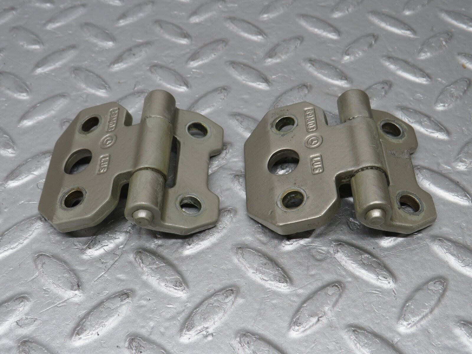 36615 Mercedes-Benz W201 190E 2.0L Door Hinge Right Side