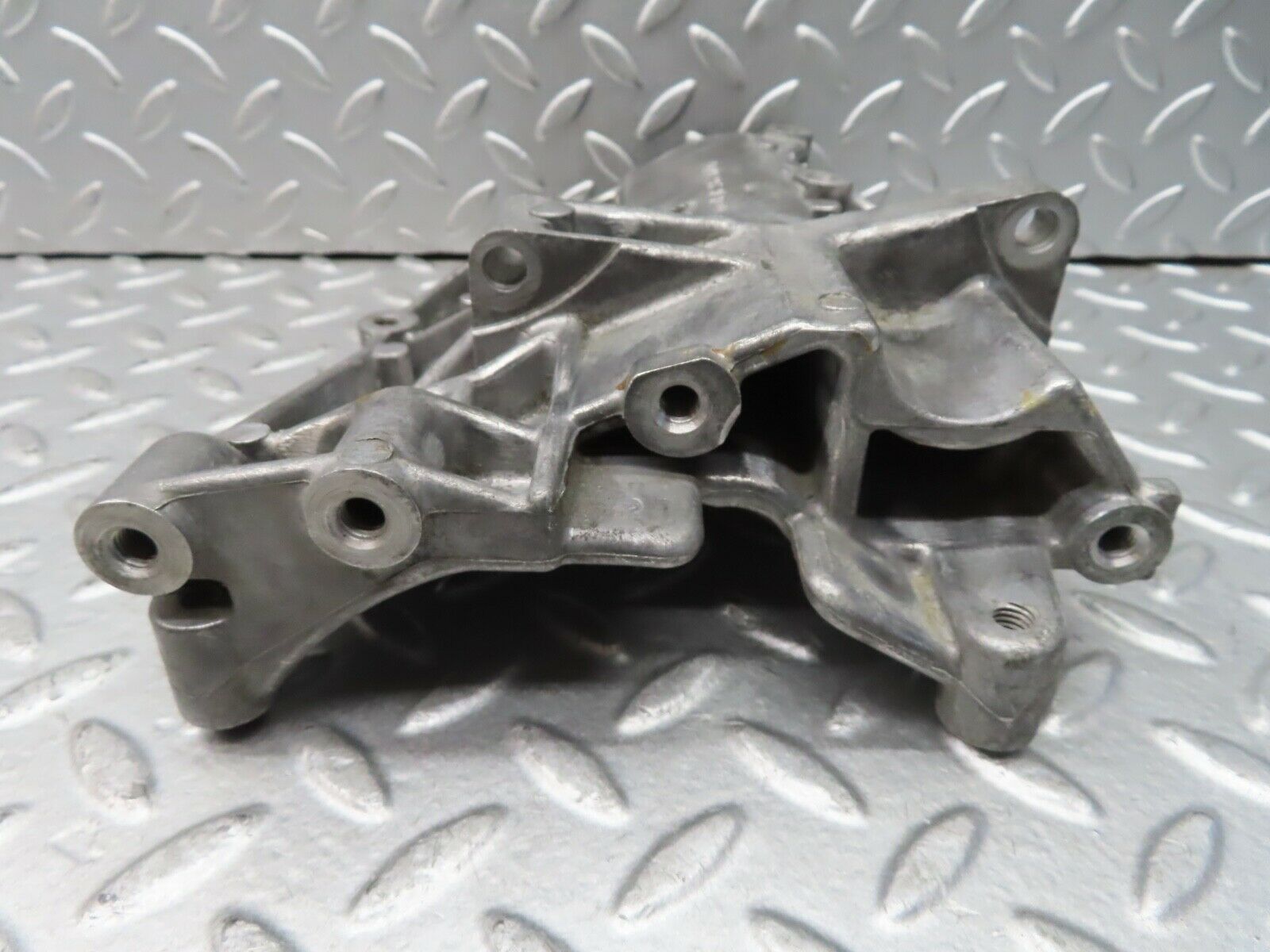 19555 Mercedes-Benz C140 CL420 Coupe AC Compressor Mount Bracket 1192363130