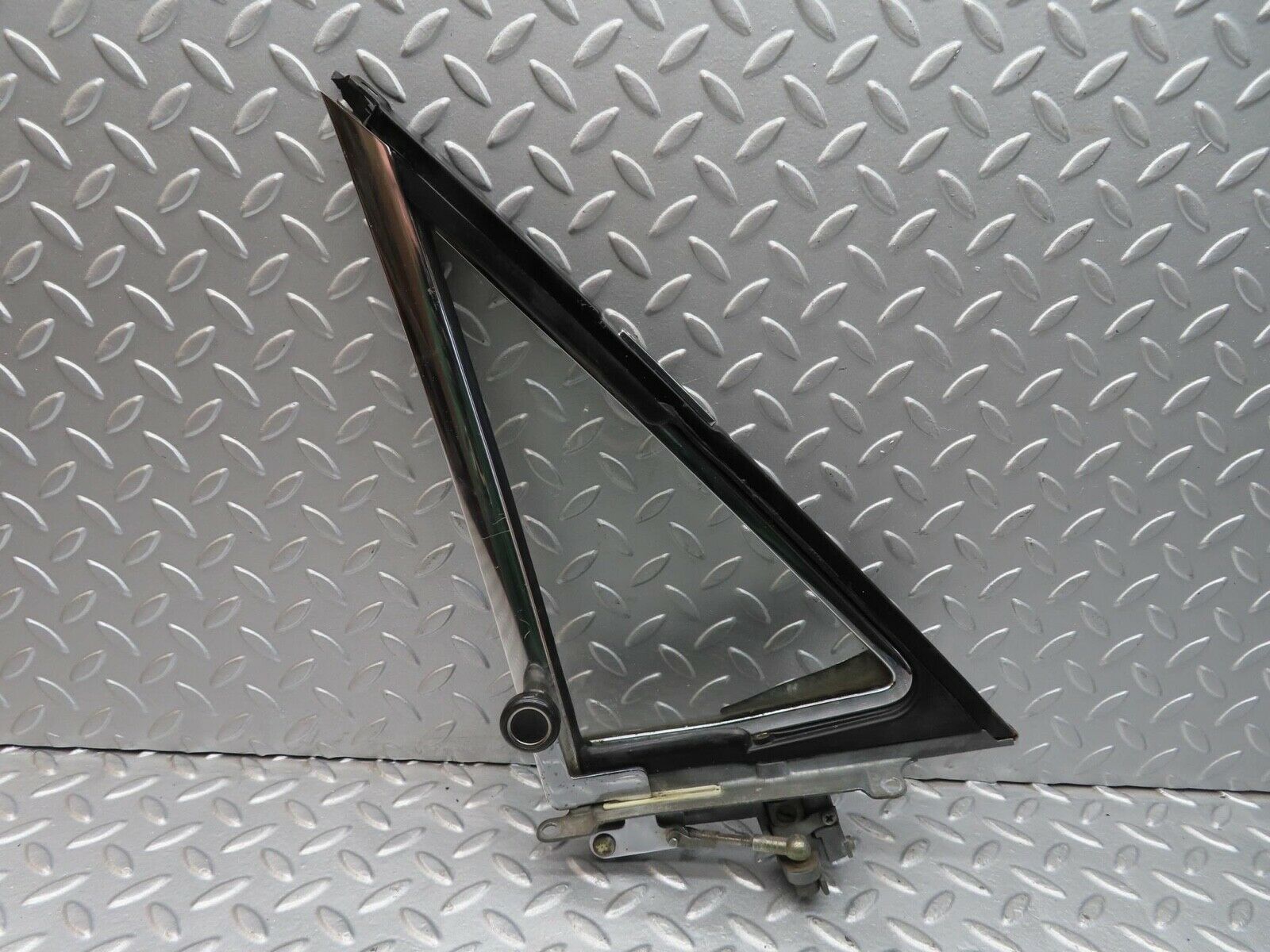 12364 Mercedes-Benz W108 Front Left Quarter Window Glass