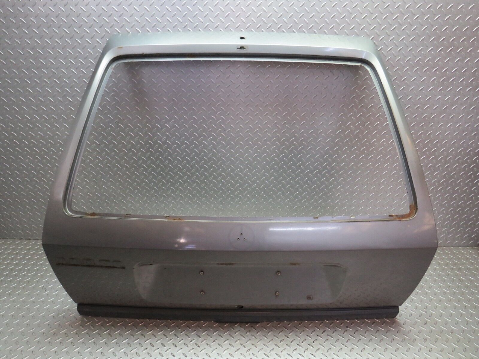 32579 Mercedes-Benz S124 220TE Wagon Tailgate Trunk Door & Handle Moulding Trim