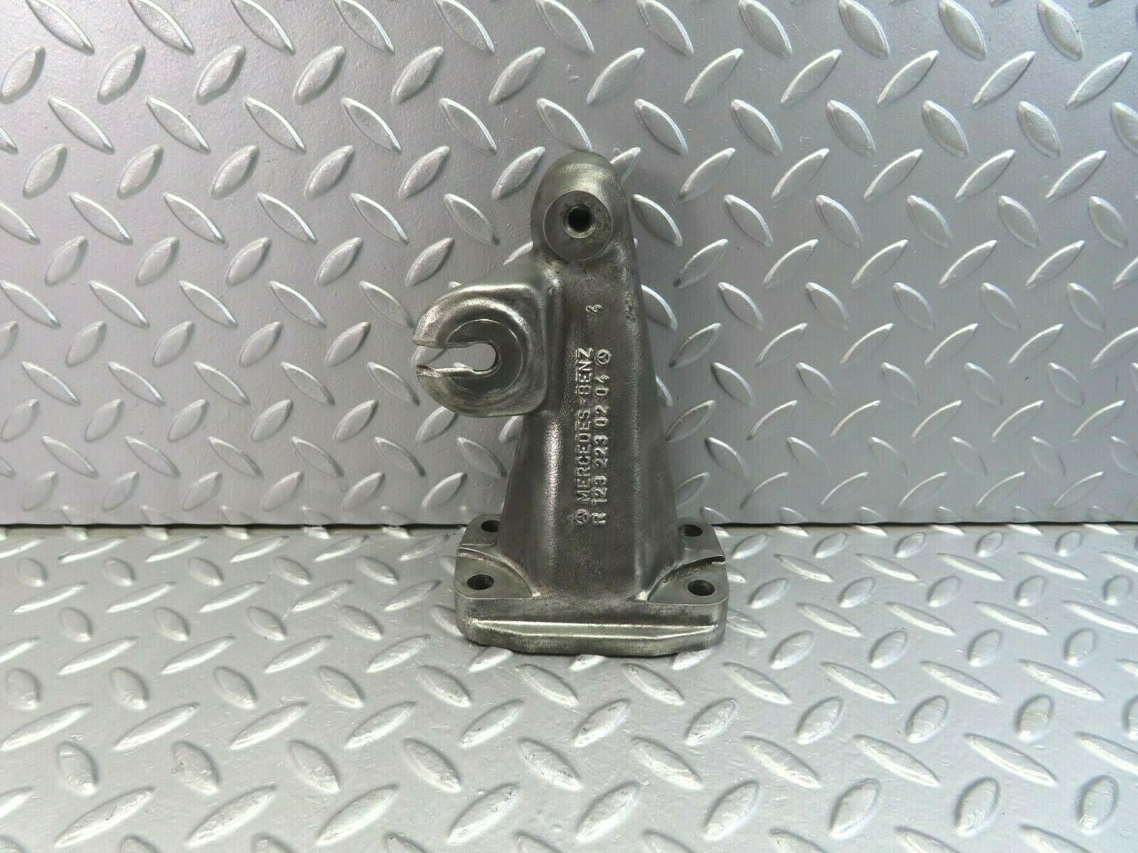 9812 Mercedes-Benz C123 280CE Coupe Engine Mount Bracket Left Side 1232230204