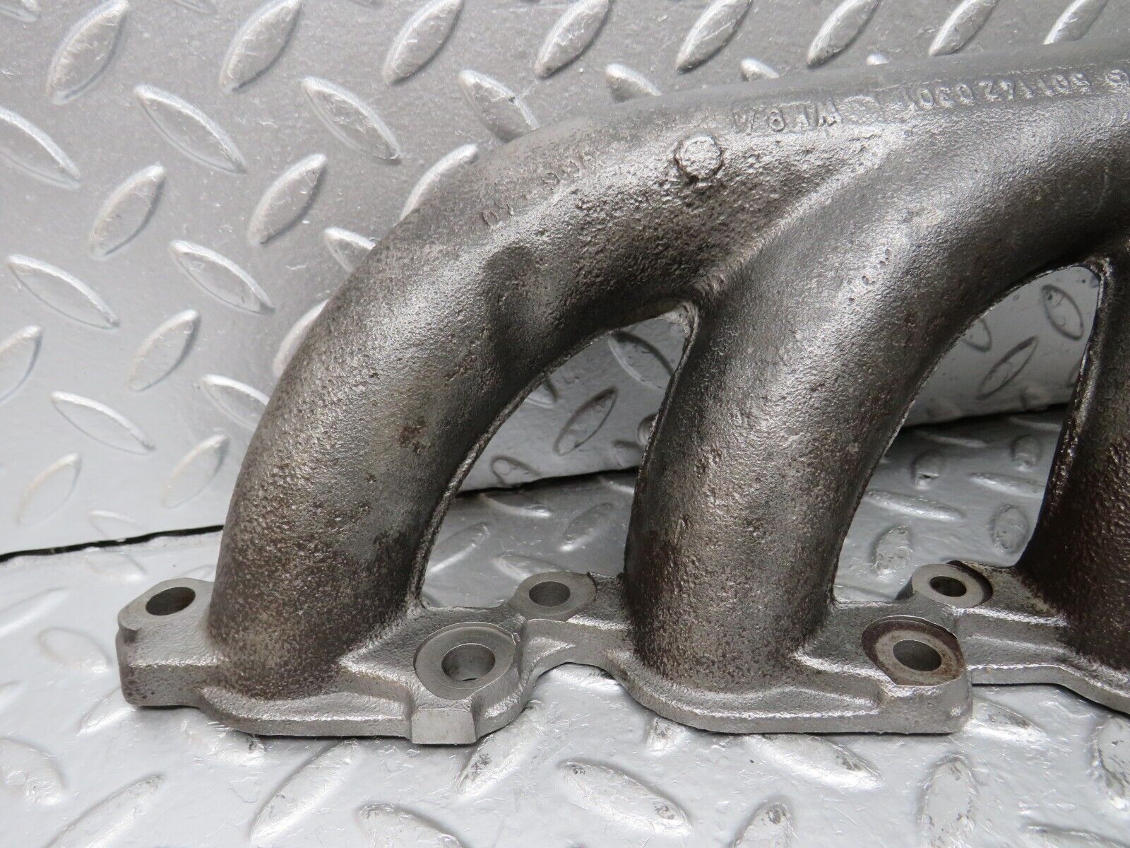 33107 Mercedes-Benz W124 200D Exhaust Manifold 6011420301