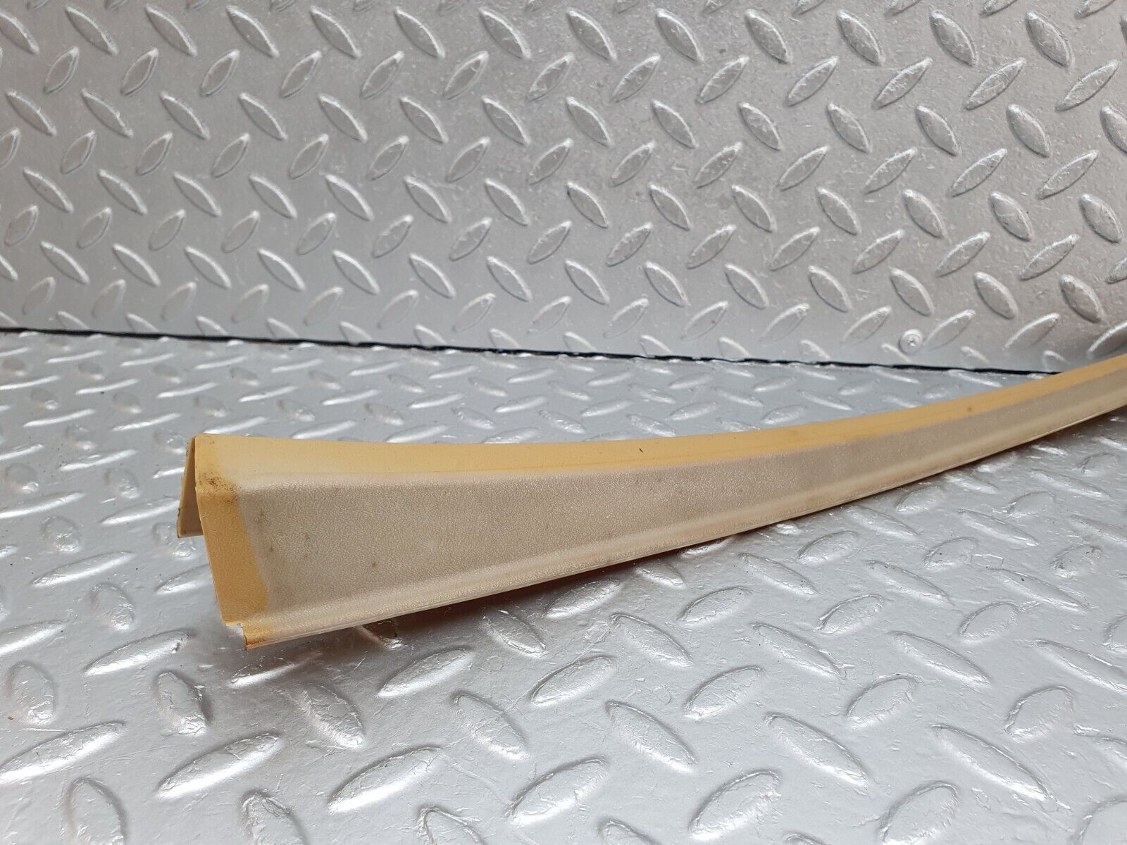 41571 Mercedes-Benz W124 200E Front Left Door Window Frame Trim Palomino 1247350171